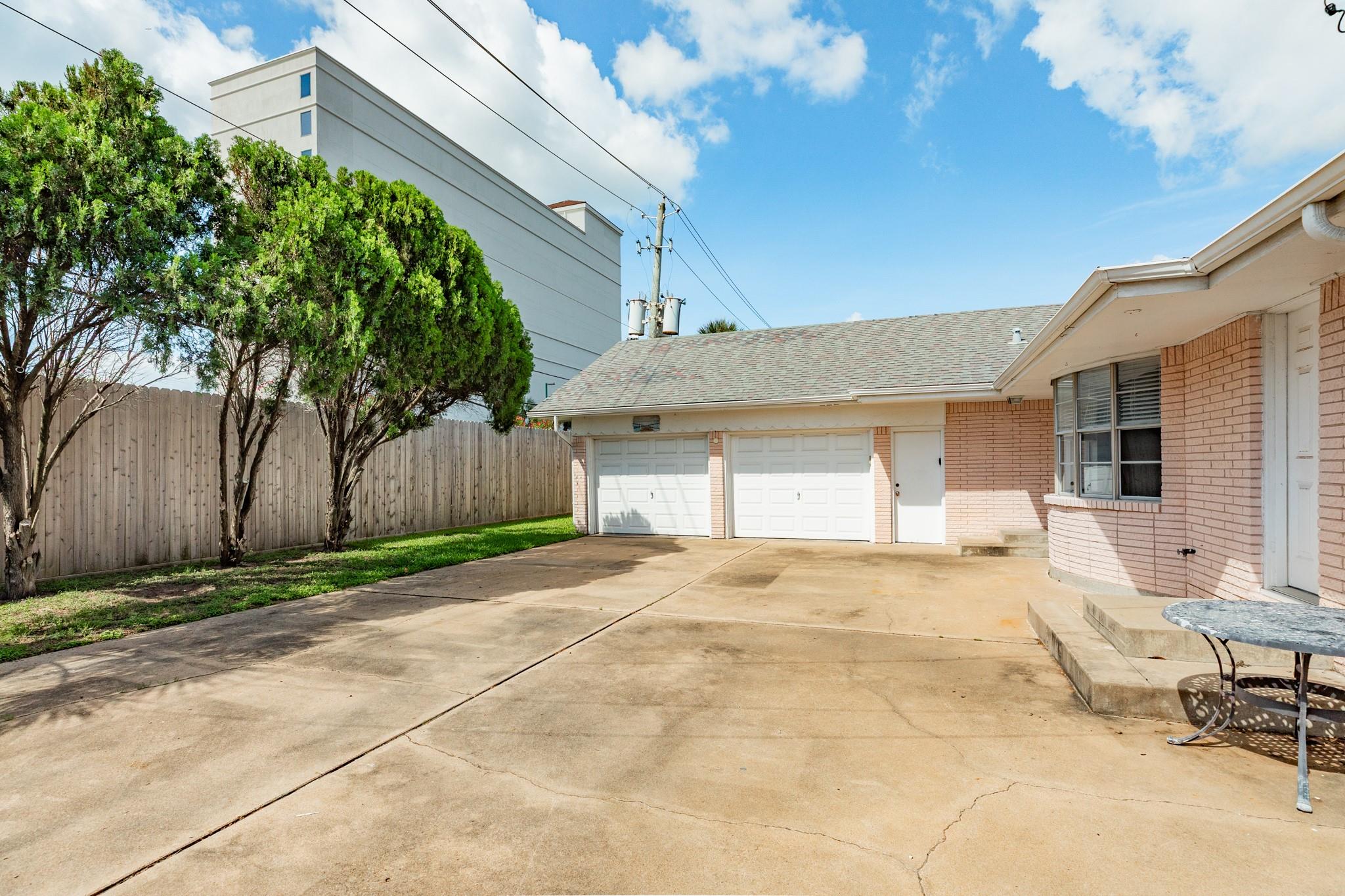 47 Adler Cir, Galveston, TX 77551 photo