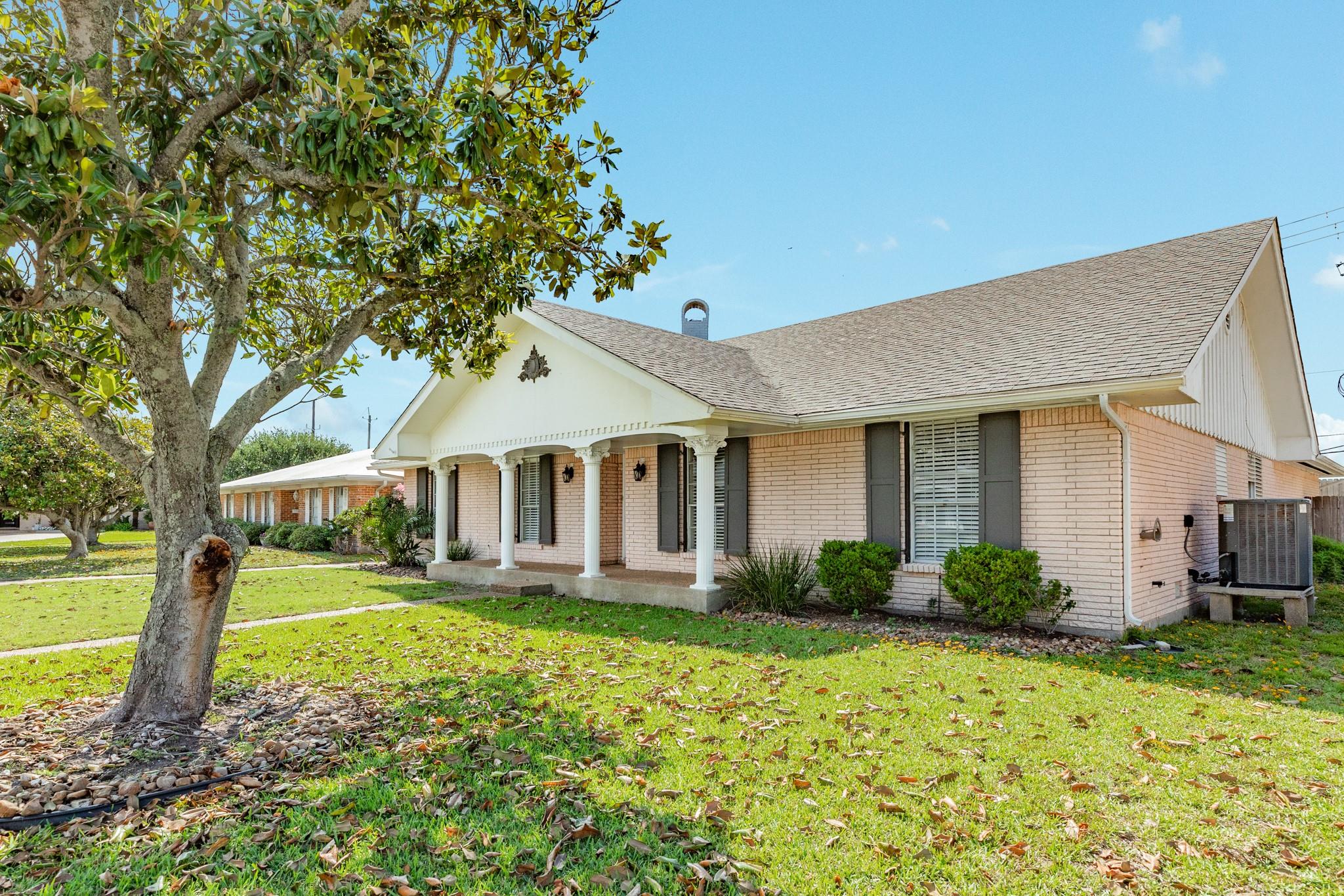 47 Adler Cir, Galveston, TX 77551 photo