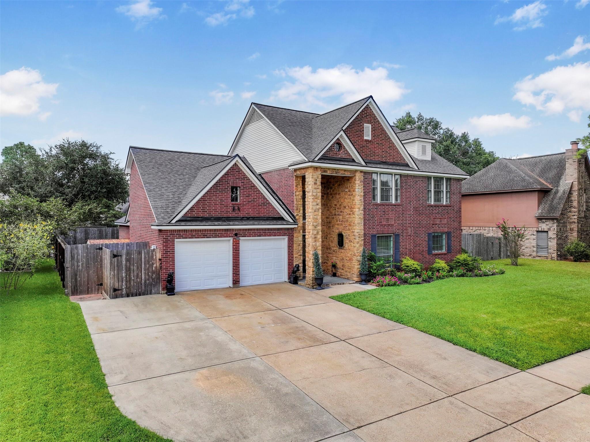1501 W Castlewood Ave, Friendswood, TX 77546 photo