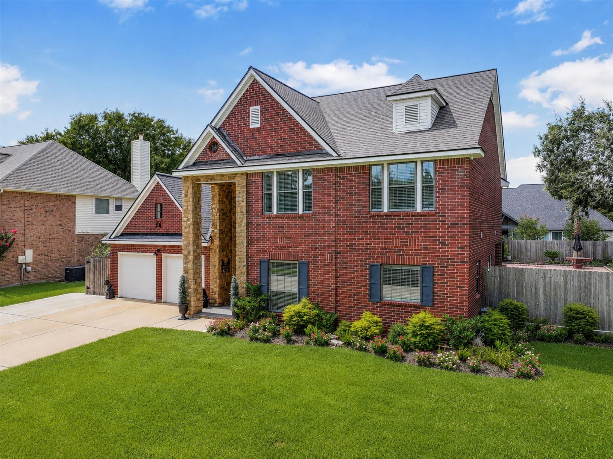 1501 W Castlewood Ave, Friendswood, TX 77546 photo
