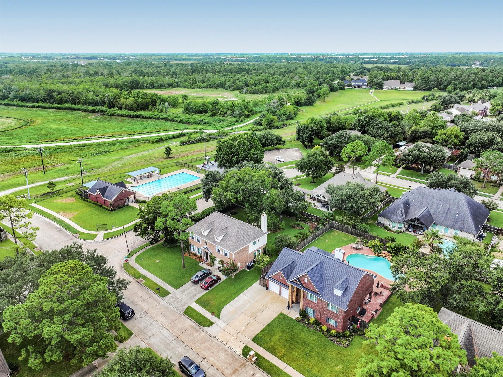 1501 W Castlewood Ave, Friendswood, TX 77546 photo