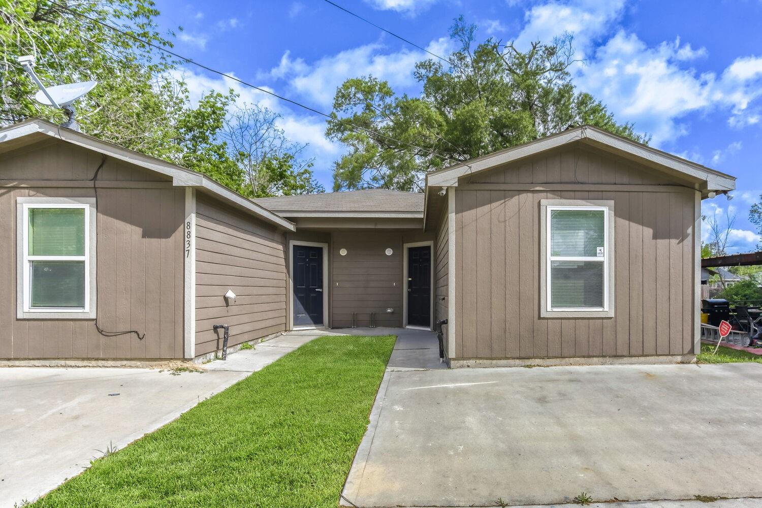 8837 Crestview Dr, Houston, TX 77078