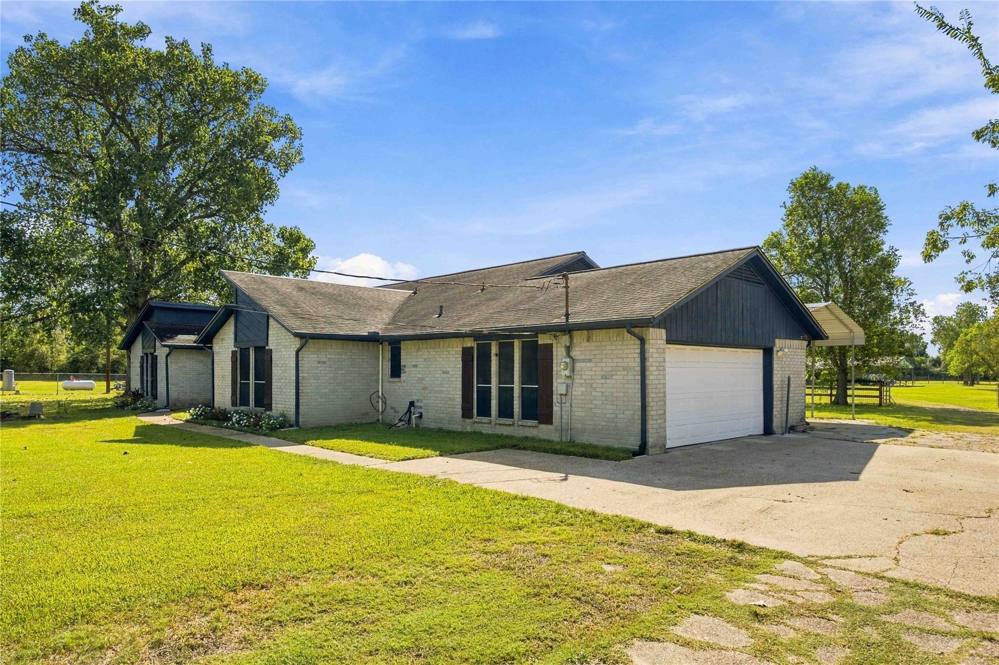 4697 Wickwillow Ln, Alvin, TX 77511 photo