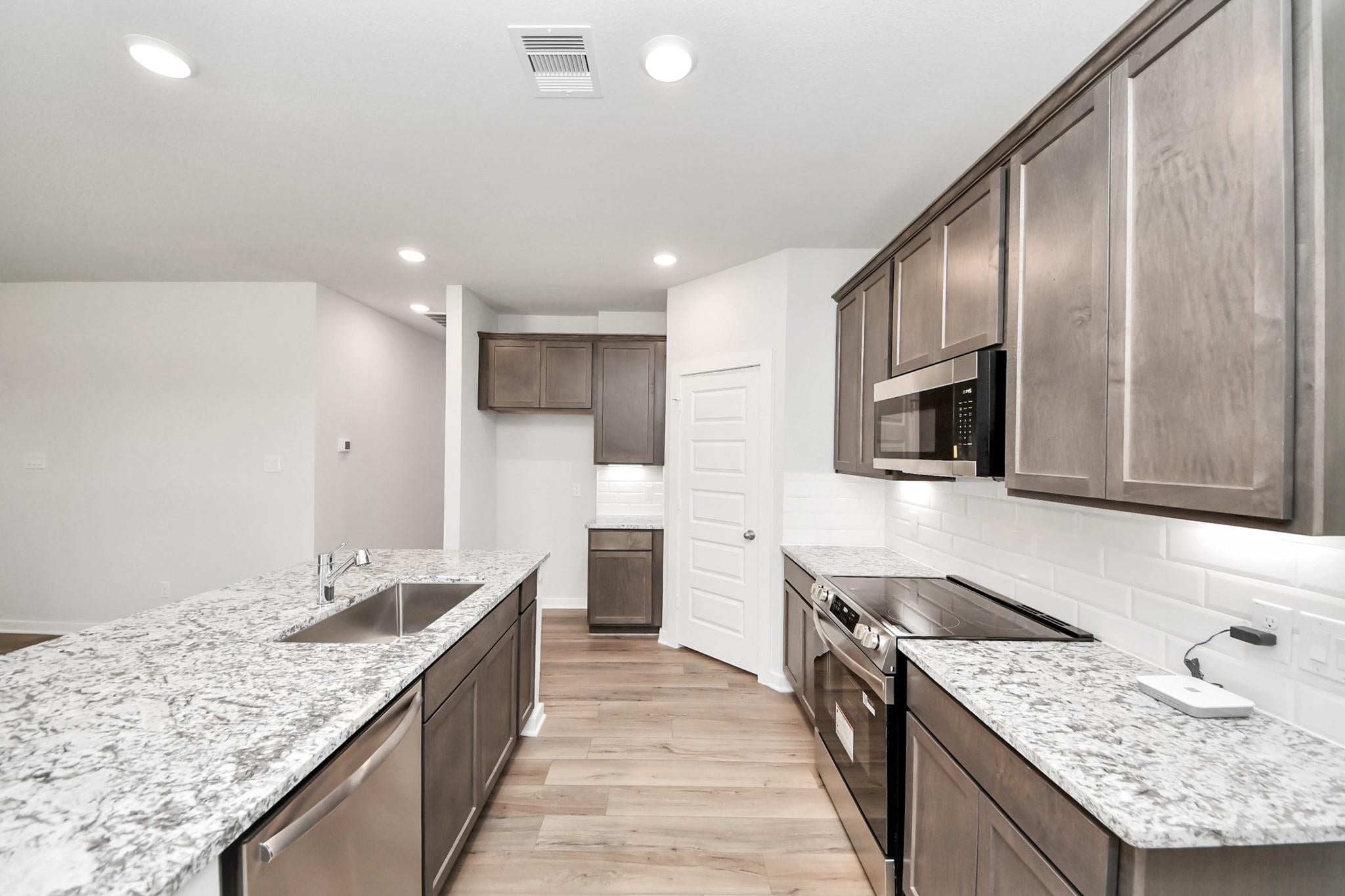 25964 Liberation Rd, Cleveland, TX 77328 photo