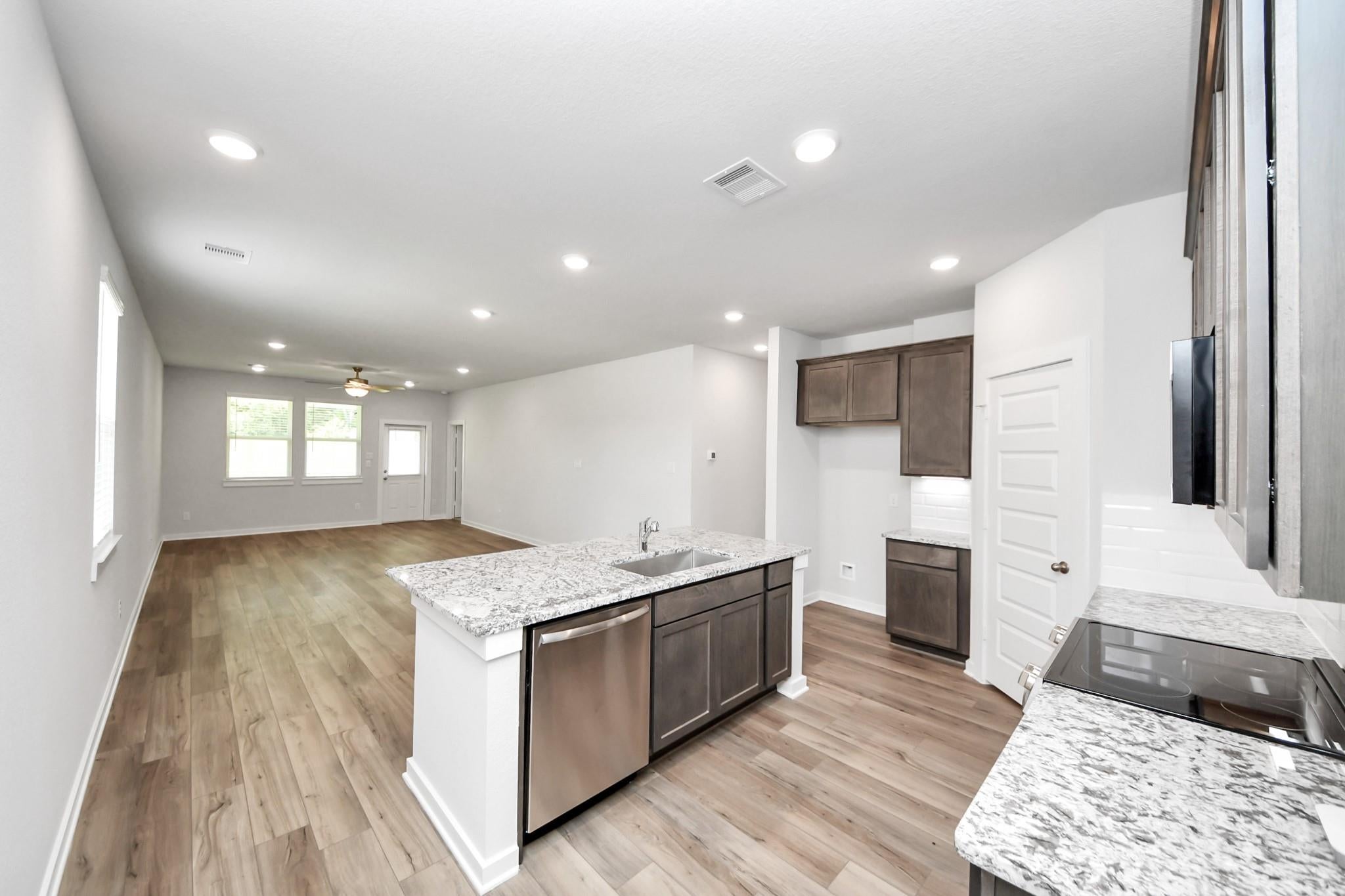25964 Liberation Rd, Cleveland, TX 77328 photo