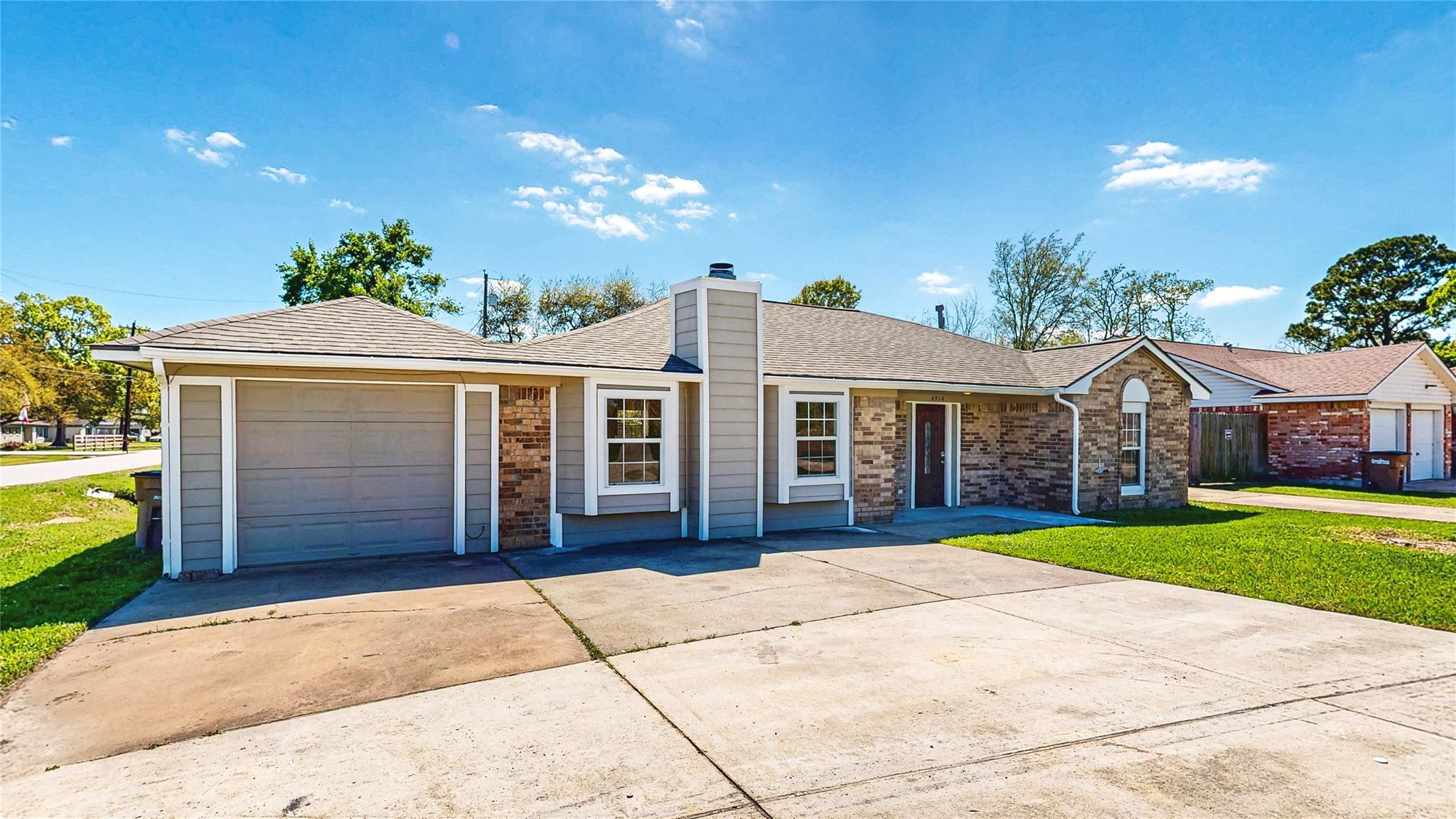4914 29 St, Dickinson, TX 77539