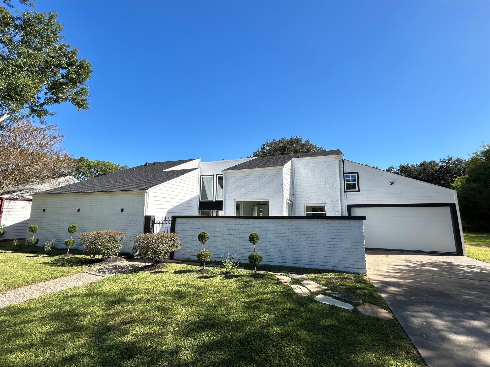 11923 Riverview Dr, Houston, TX 77077