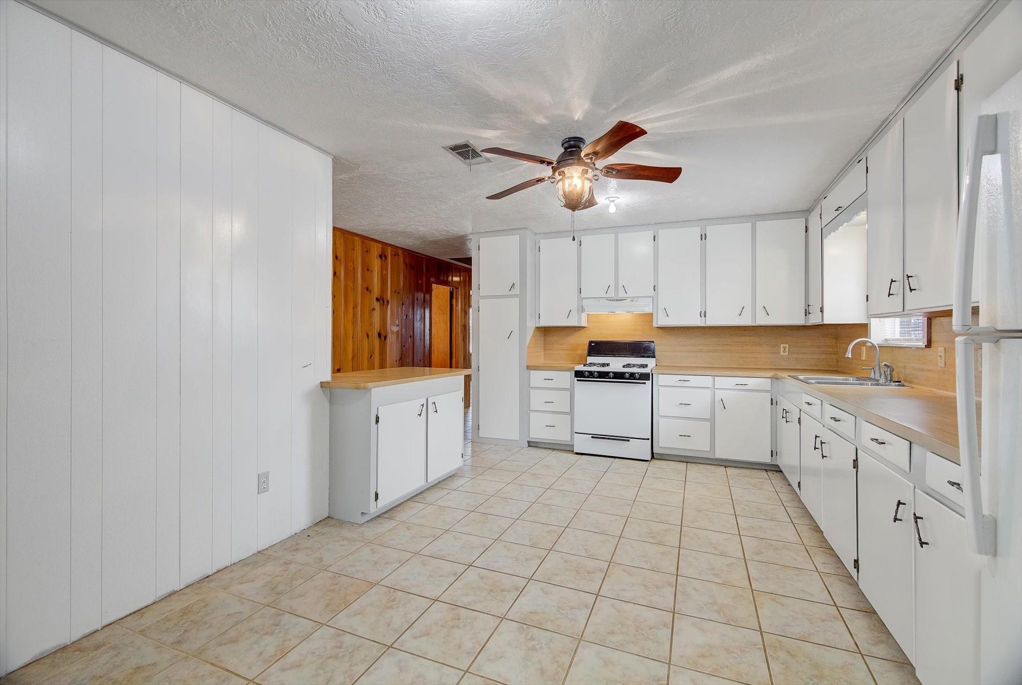 577 County Road 2251, Cleveland, TX 77327 photo