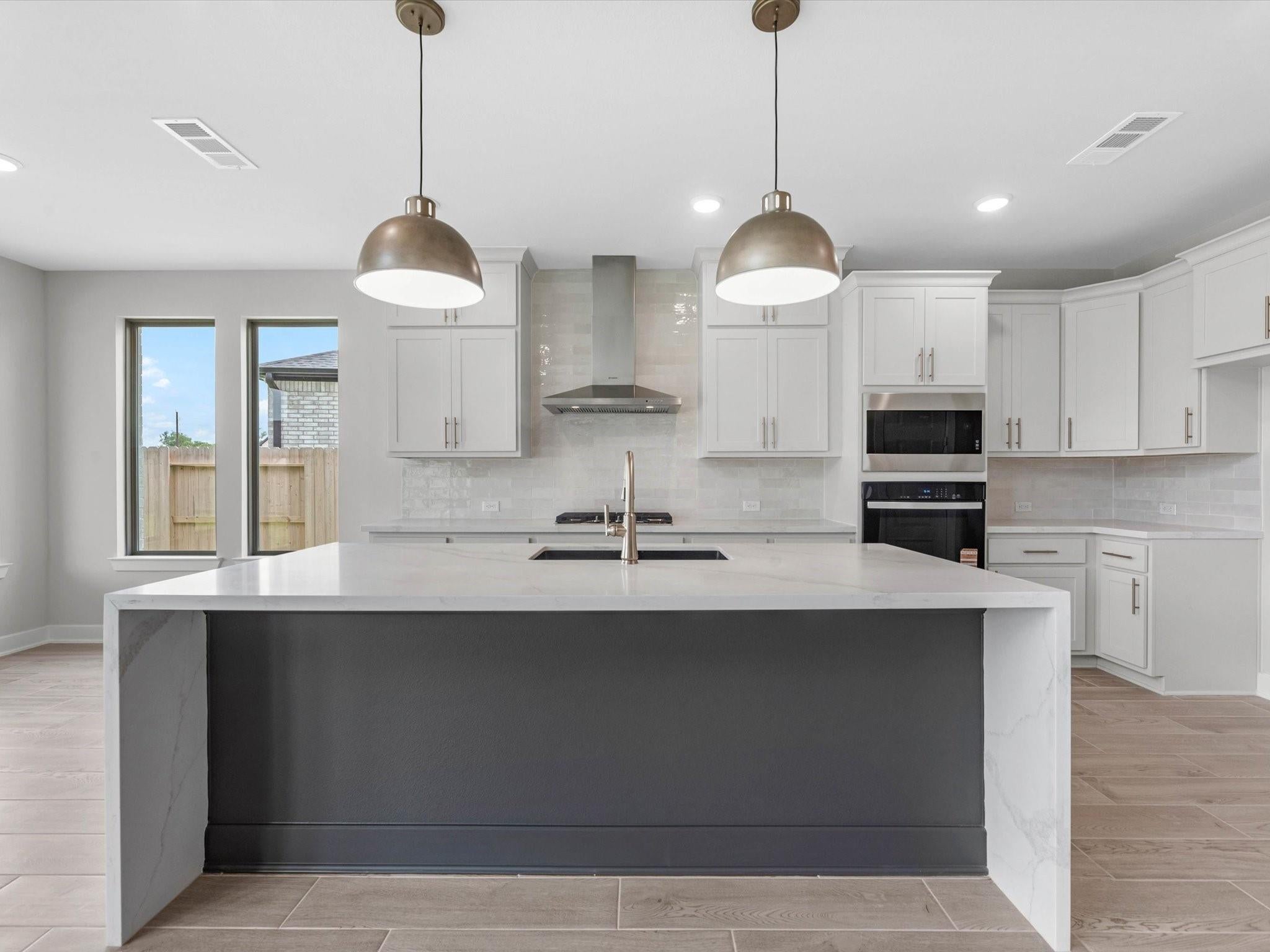 15664 Broadway Bend Dr, Conroe, TX 77302 photo