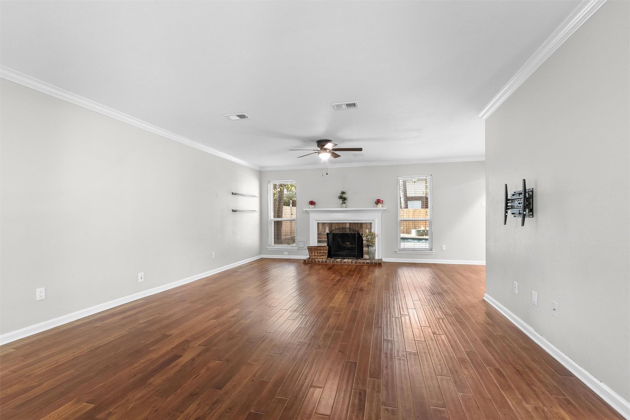 2 Summithill Pl, The Woodlands, TX 77381 photo