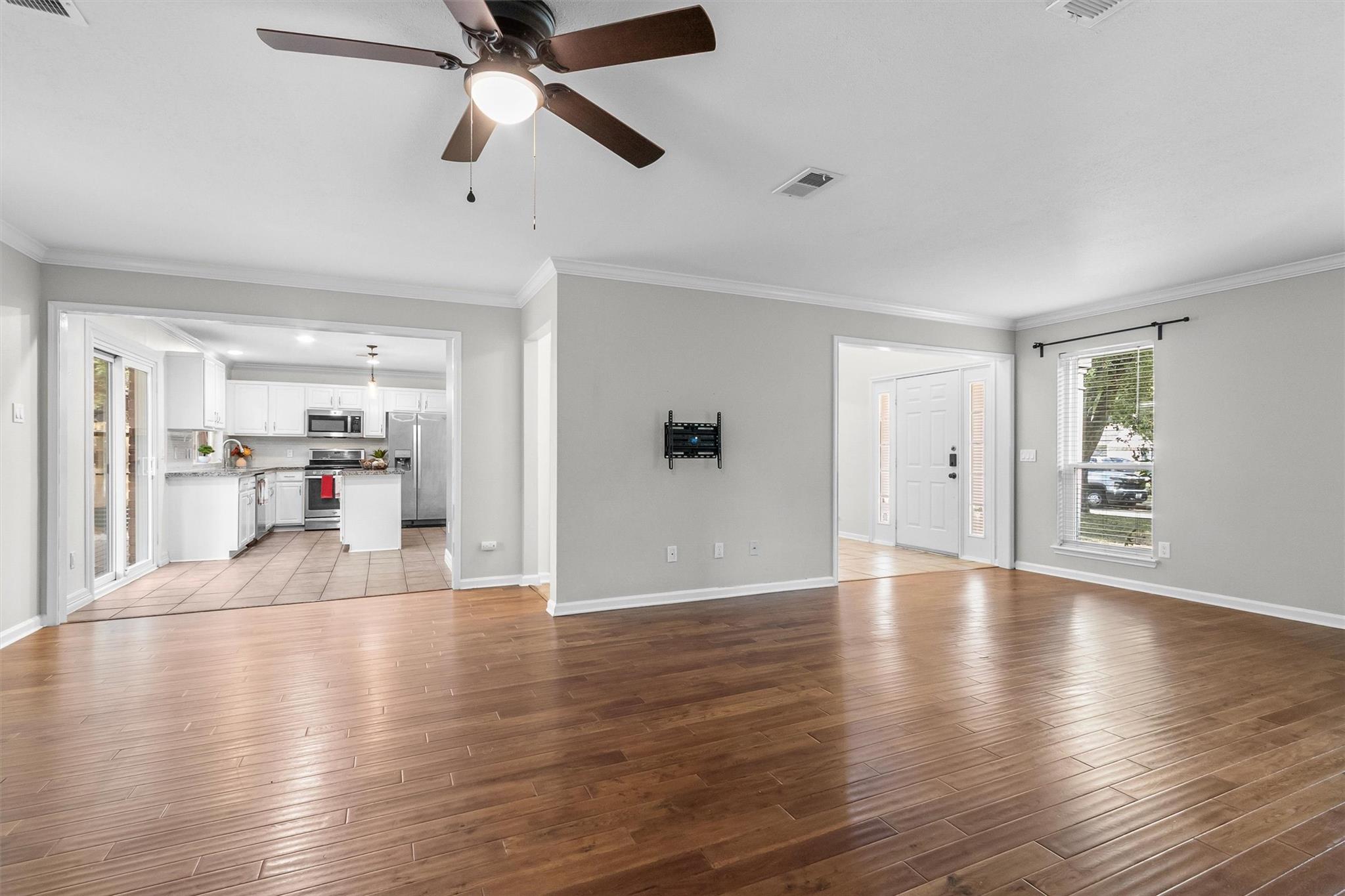 2 Summithill Pl, The Woodlands, TX 77381 photo