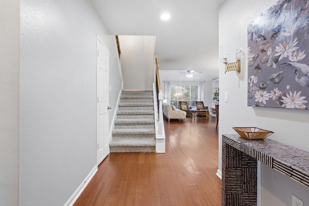 6 Wind Poppy Ct, The Woodlands, TX 77381 photo
