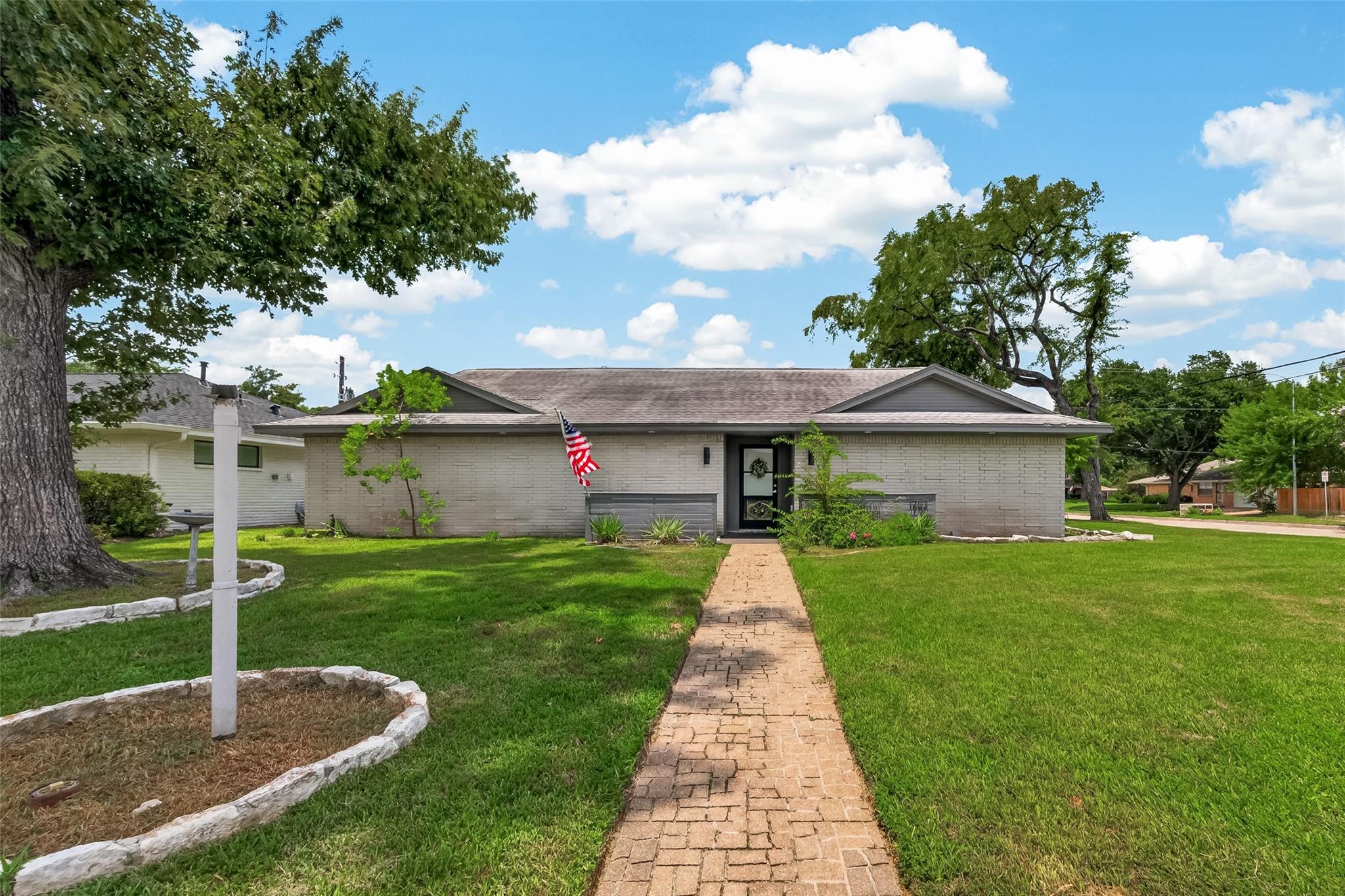 1703 Droxford Dr, Houston, TX 77008