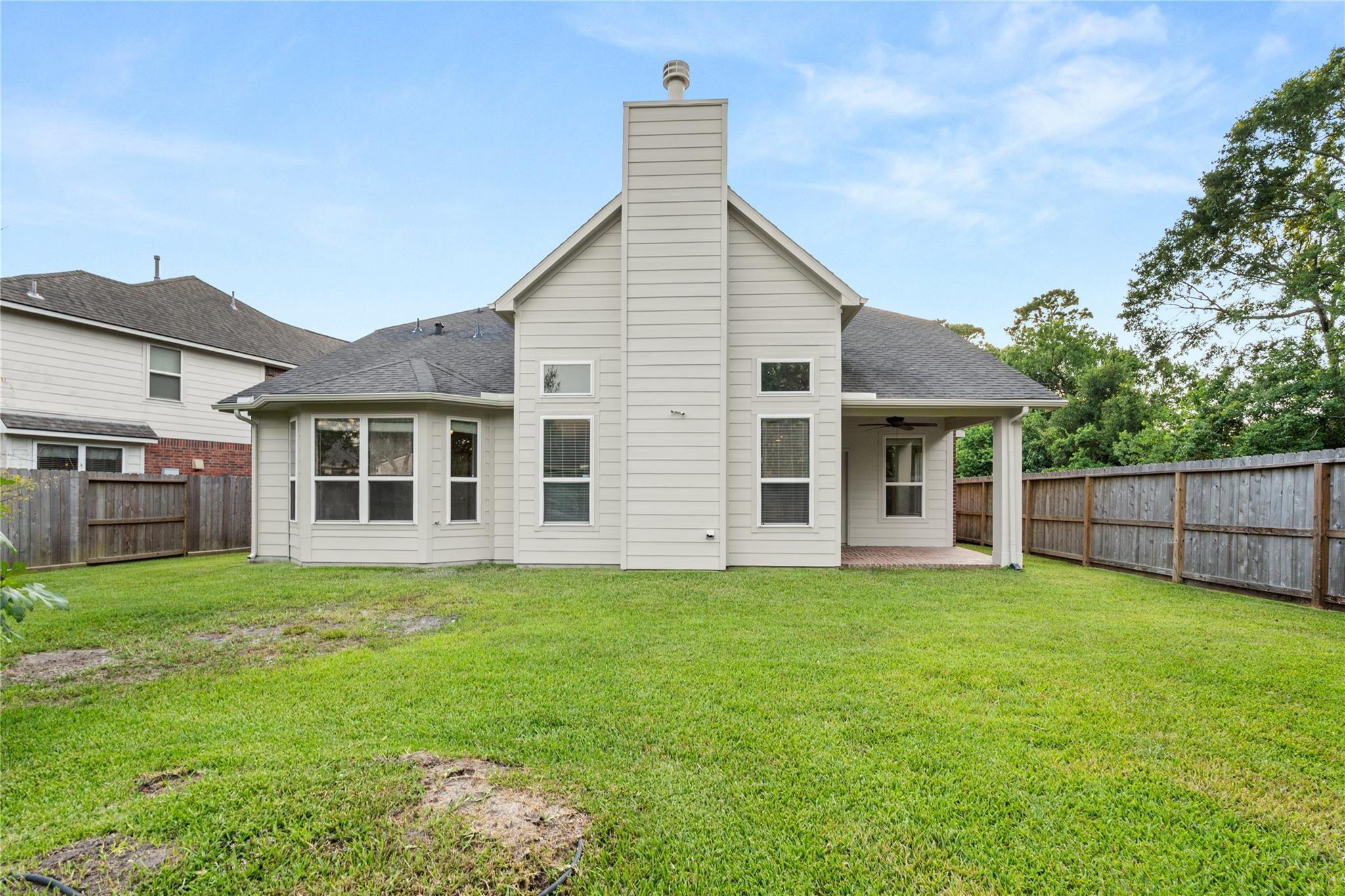13726 Sandy Bend Ct, Houston, TX 77044 photo