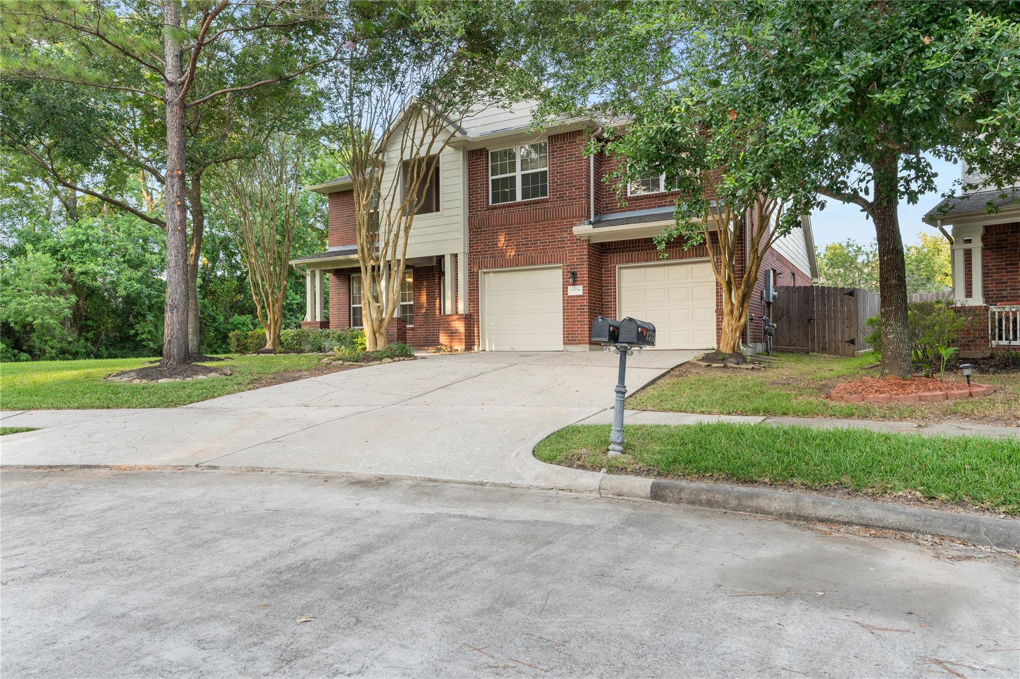 13726 Sandy Bend Ct, Houston, TX 77044 photo