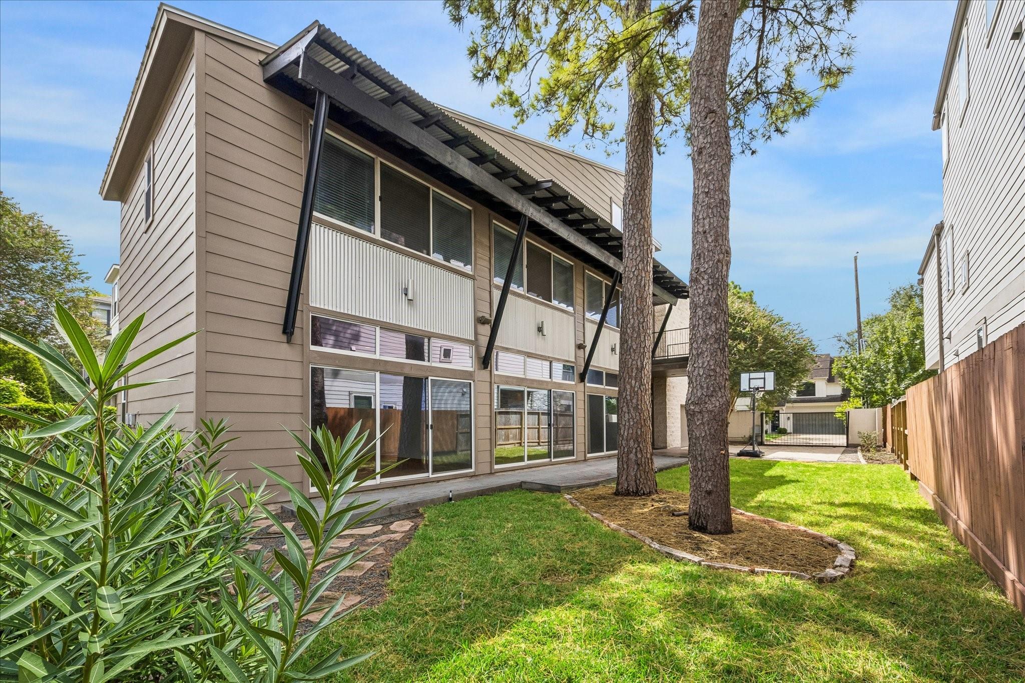 4232 Law St, Houston, TX 77005