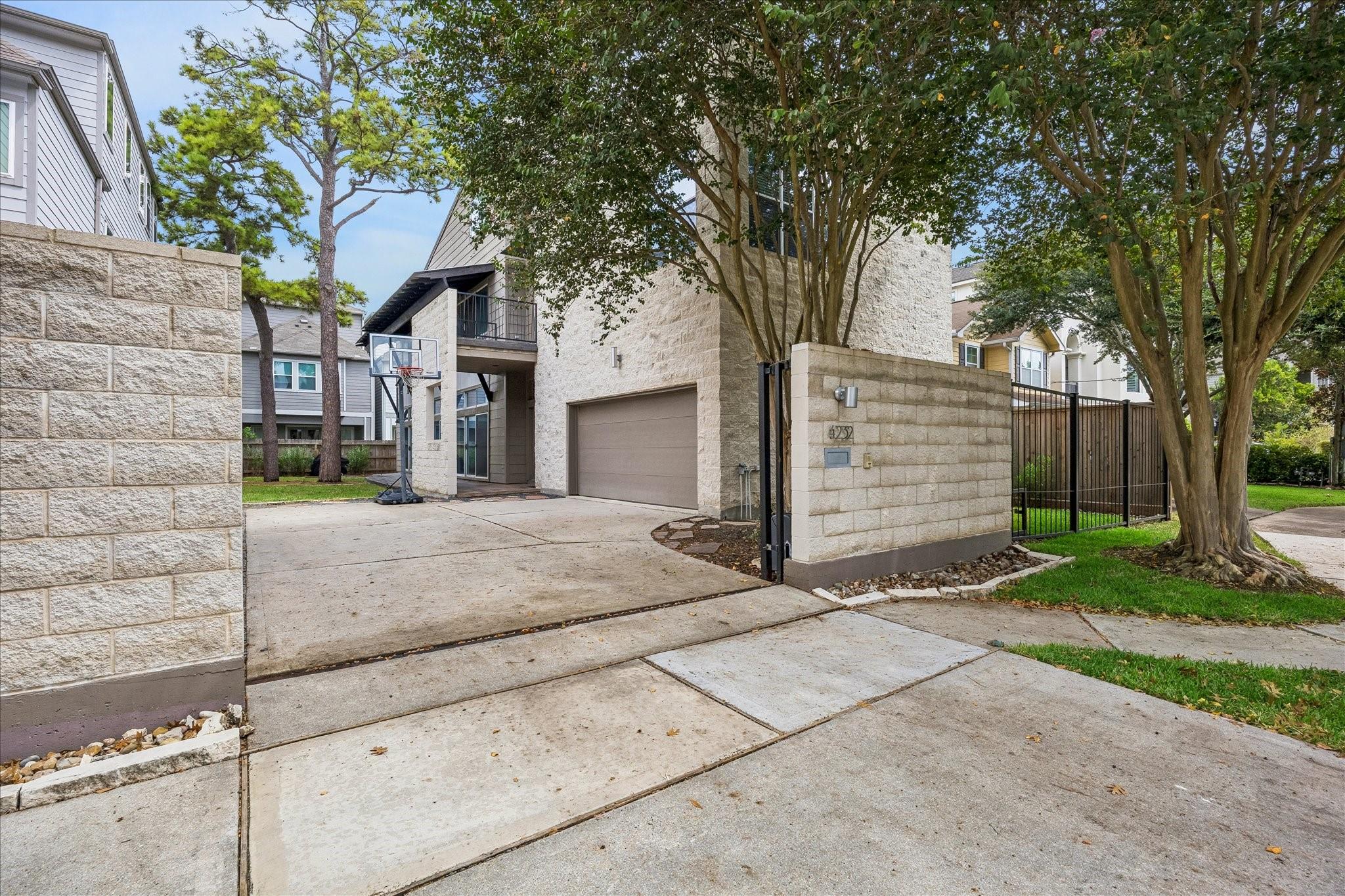 4232 Law St, Houston, TX 77005 photo
