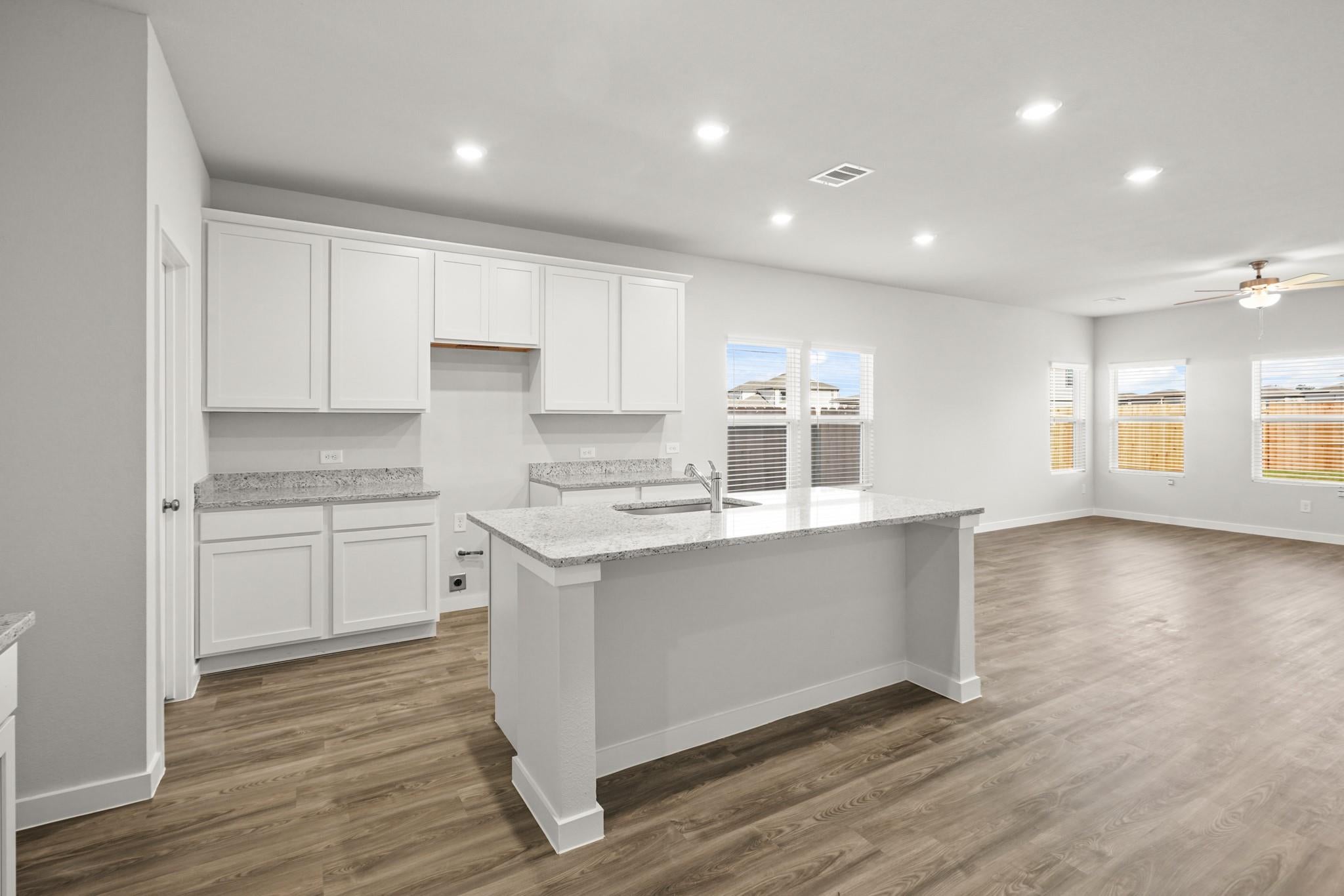759 Woodhaven Lake Dr, La Marque, TX 77568 photo