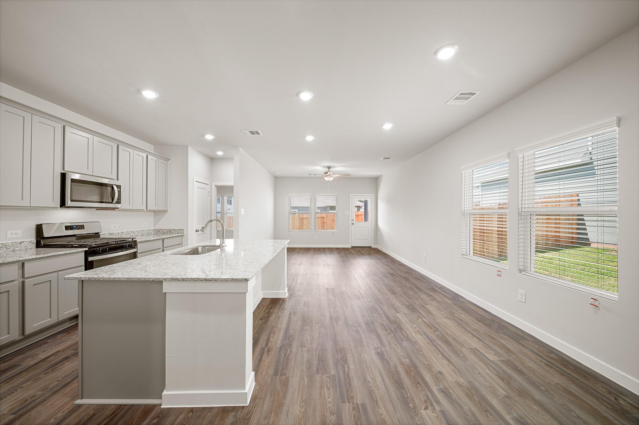 757 Apple Blossom Dr, La Marque, TX 77568 photo
