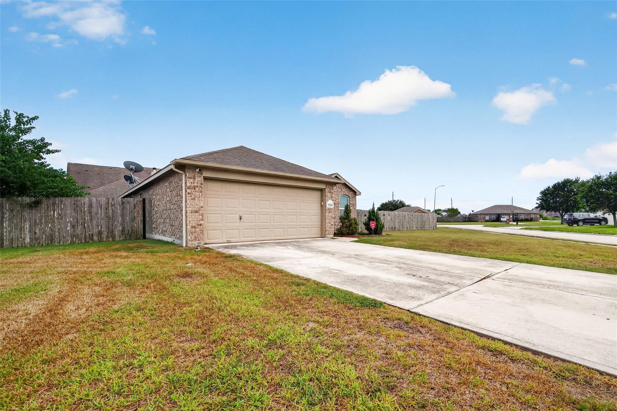 15210 Victoria, Baytown, TX 77523 photo