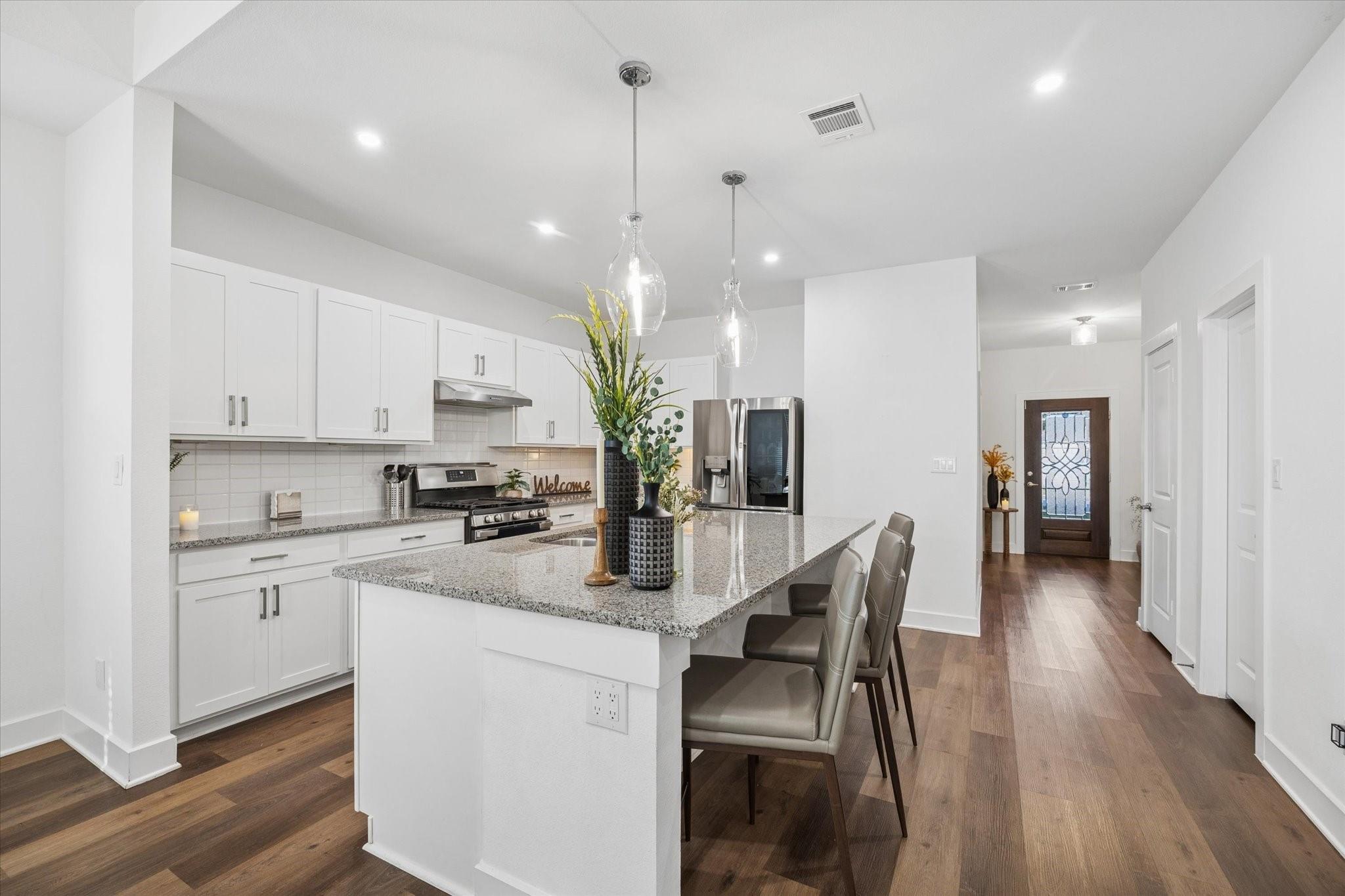 997 Golden Willow Ln, Conroe, TX 77304 photo