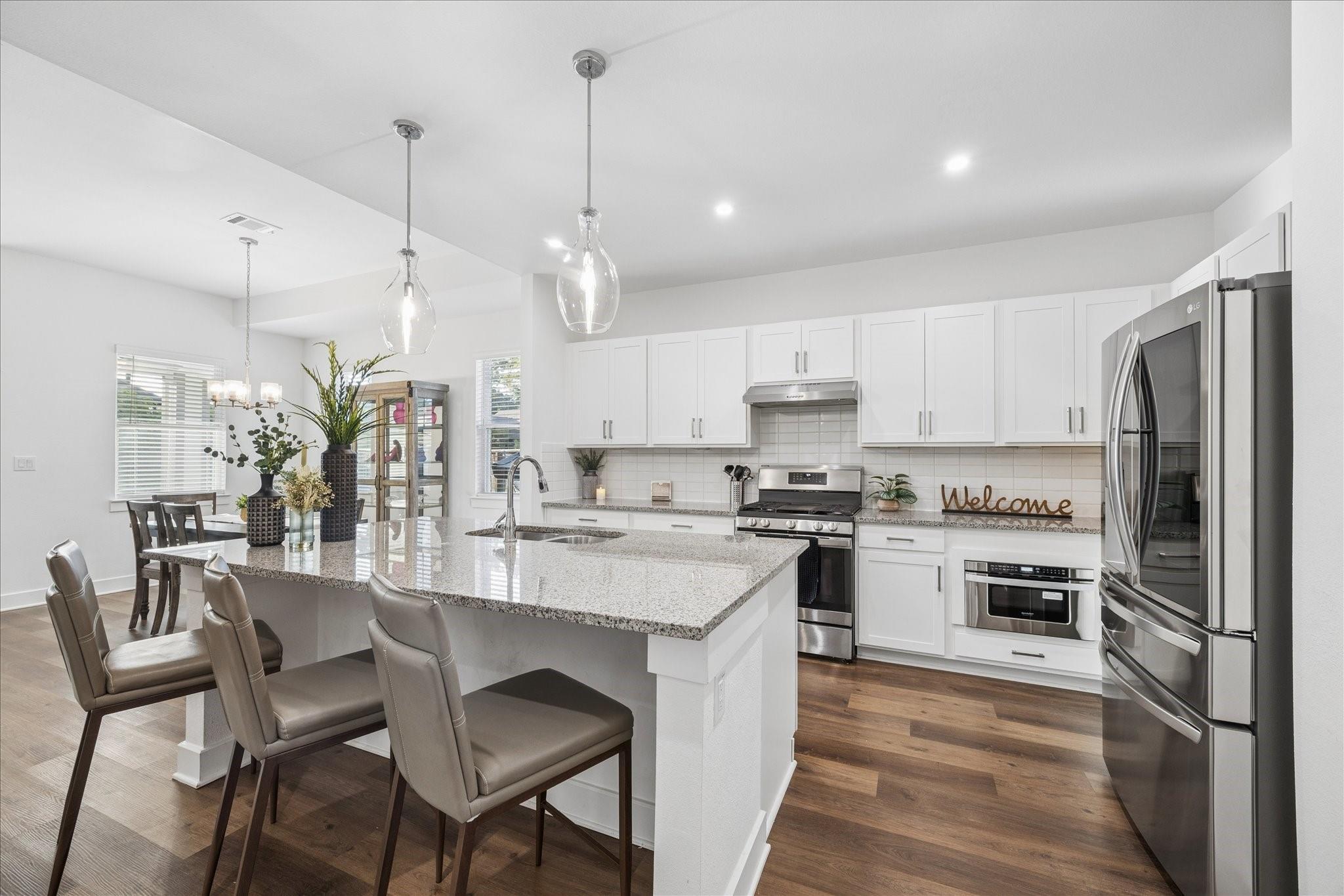 997 Golden Willow Ln, Conroe, TX 77304 photo