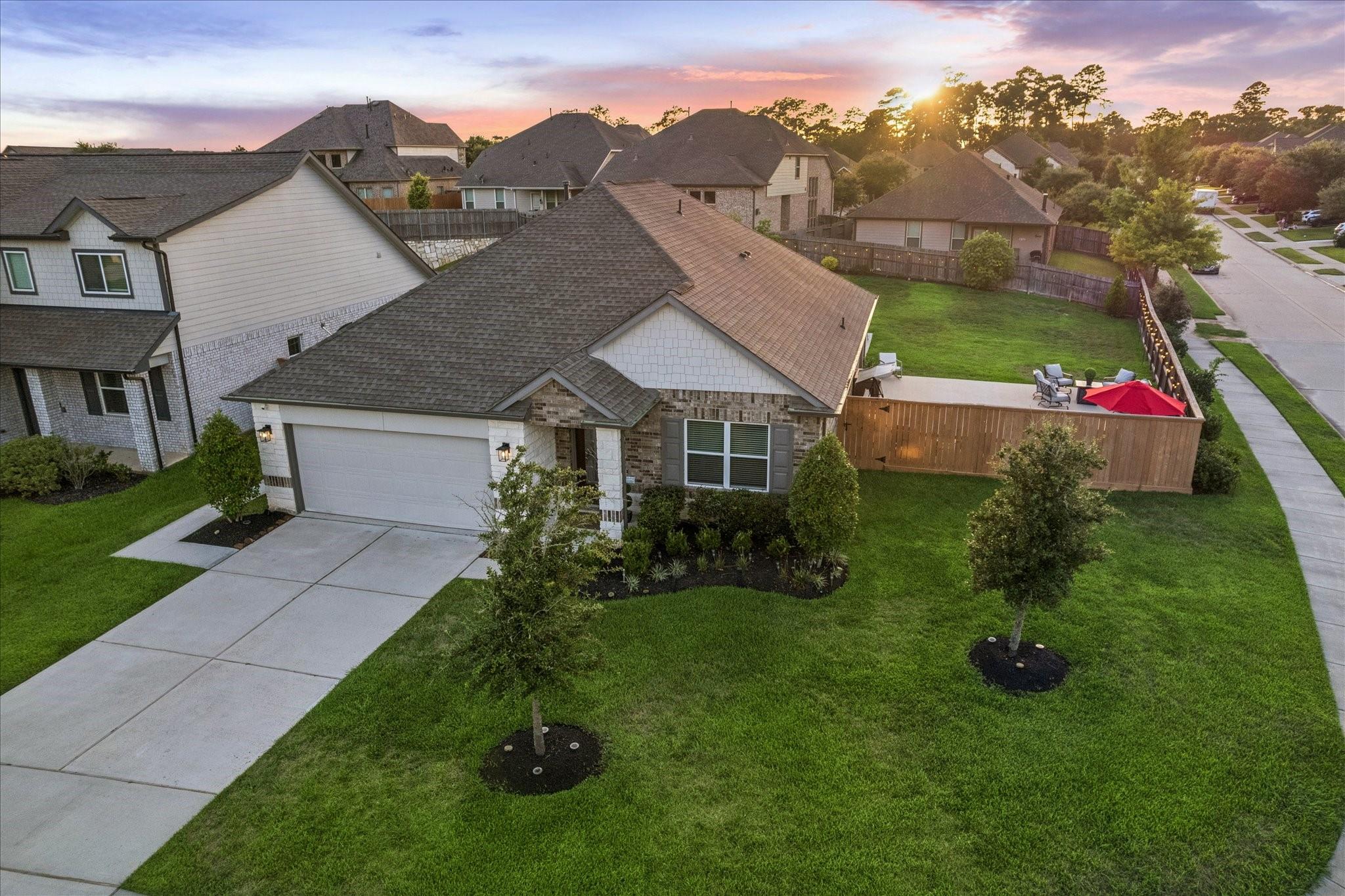 997 Golden Willow Ln, Conroe, TX 77304 photo