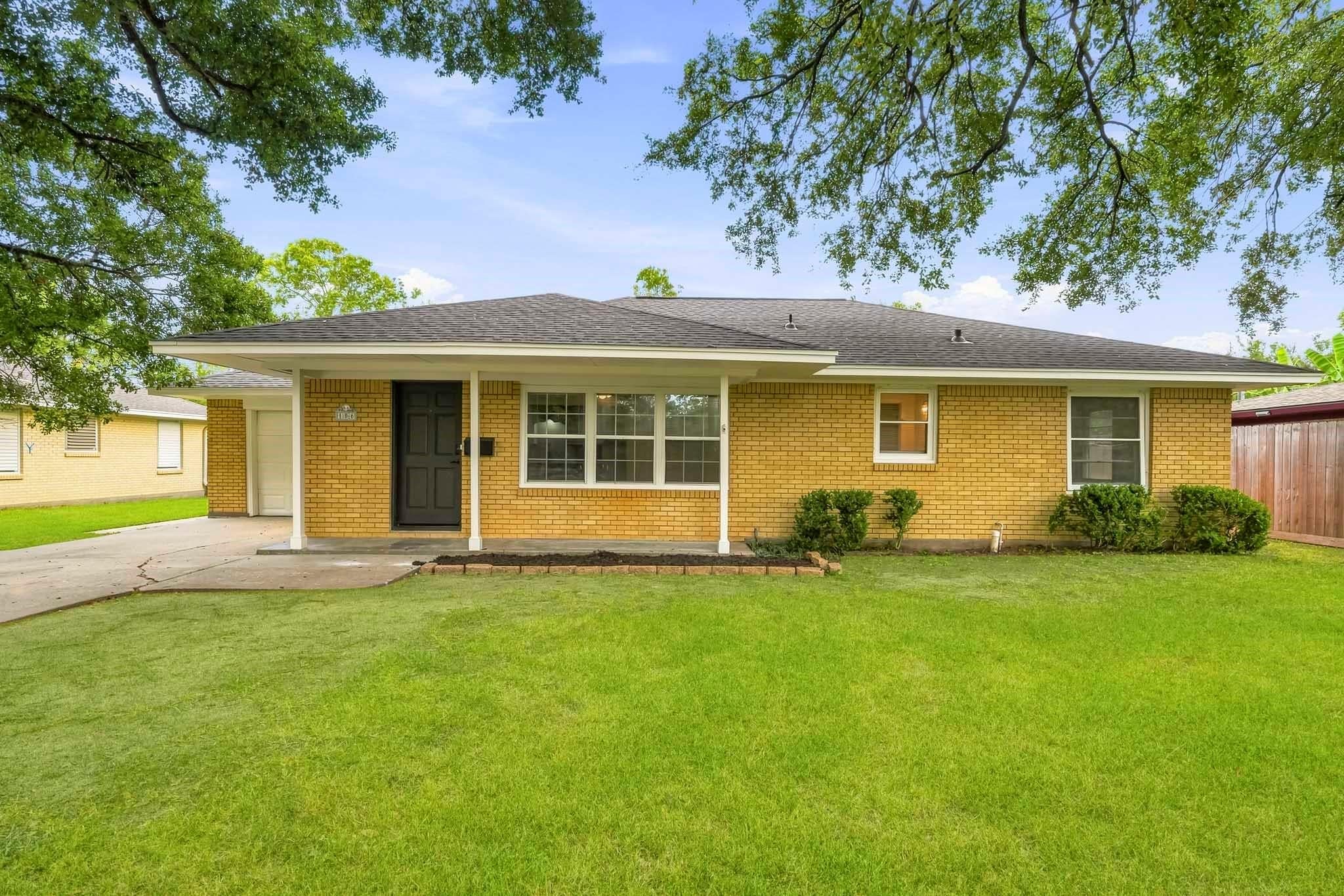 106 S Pin Oak Dr, Texas City, TX 77591 photo