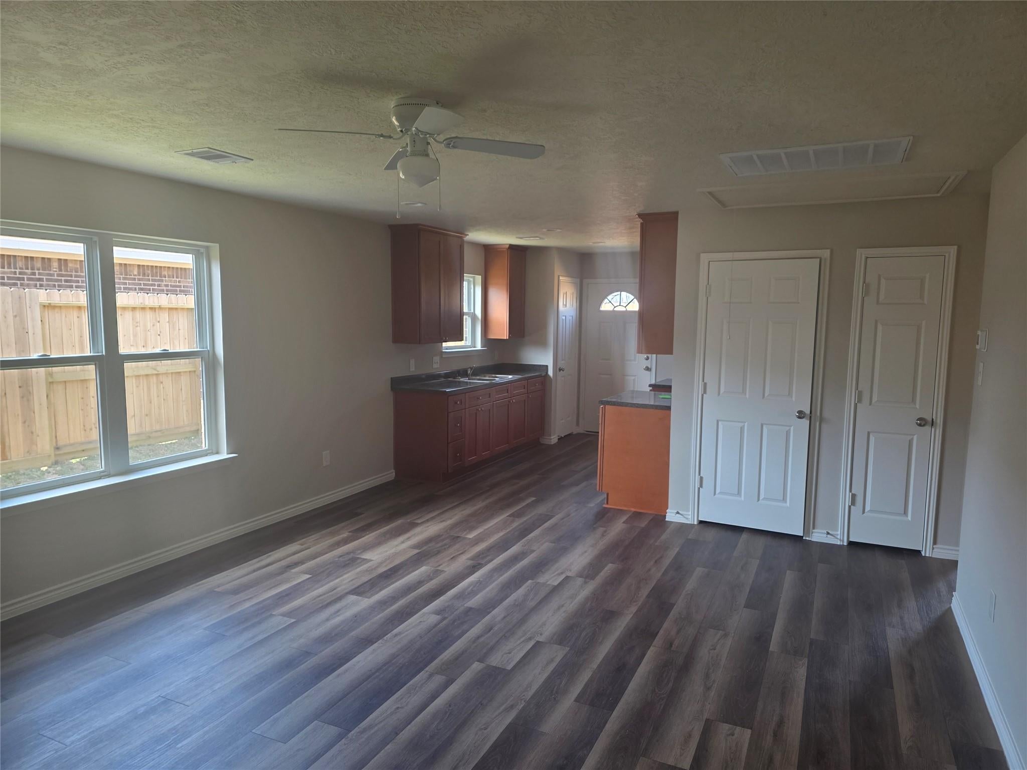 9831 Pelsey St, Houston, TX 77029 photo