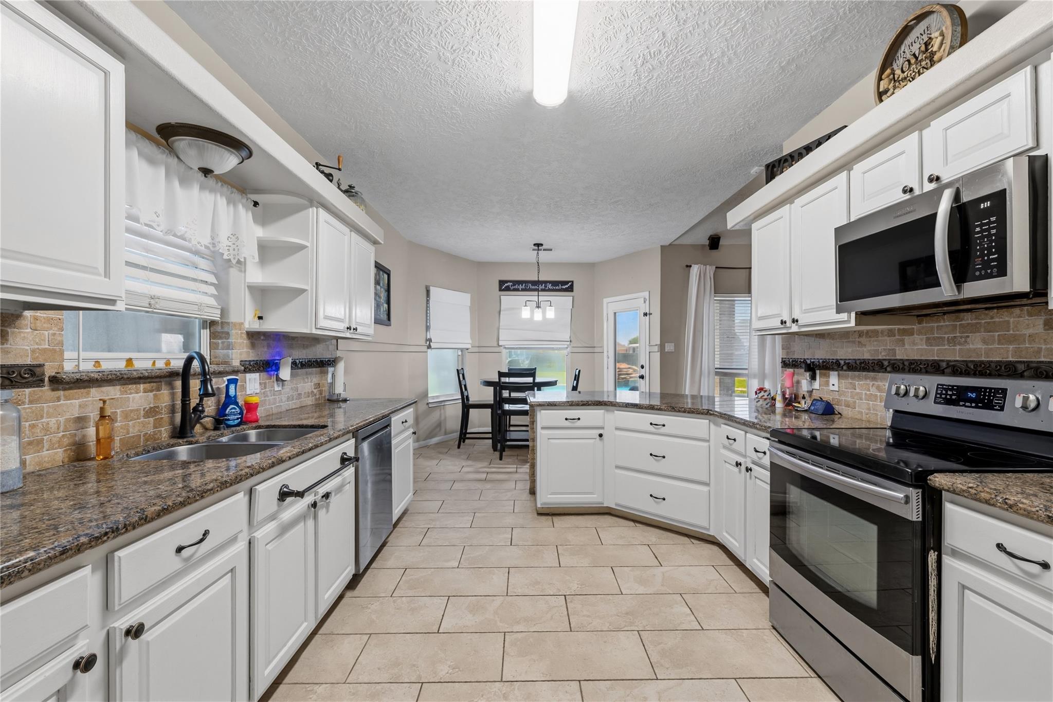 6310 Wildlife Way, Baytown, TX 77523 photo