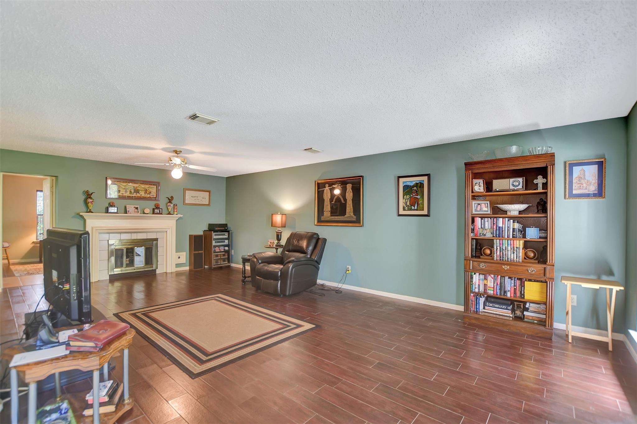 123 W Trillium Ct, The Woodlands, TX 77381 photo