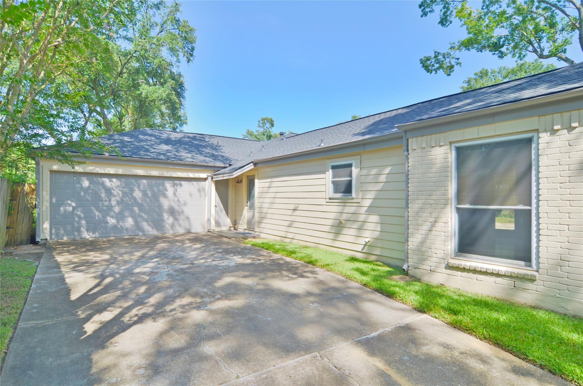 4247 Crownwood Dr, Seabrook, TX 77586 photo