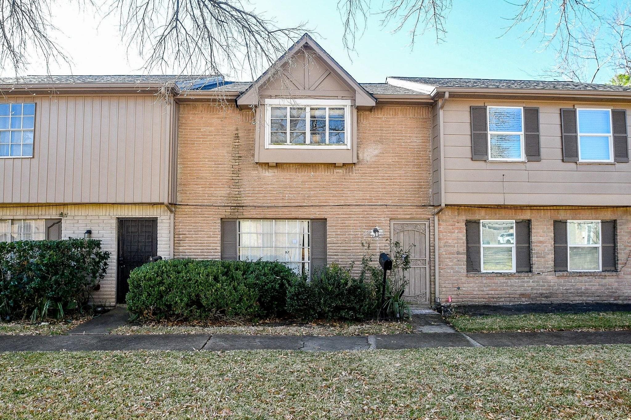 7136 Crownwest St, Houston, TX 77072