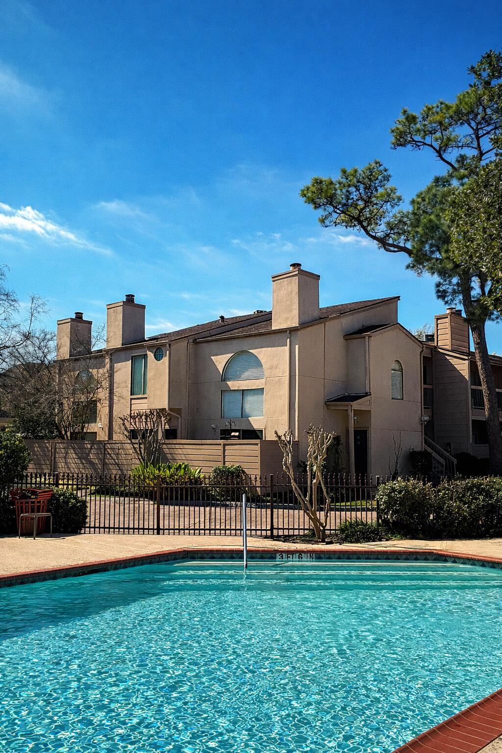 2125 Augusta Dr, Houston, TX 77057