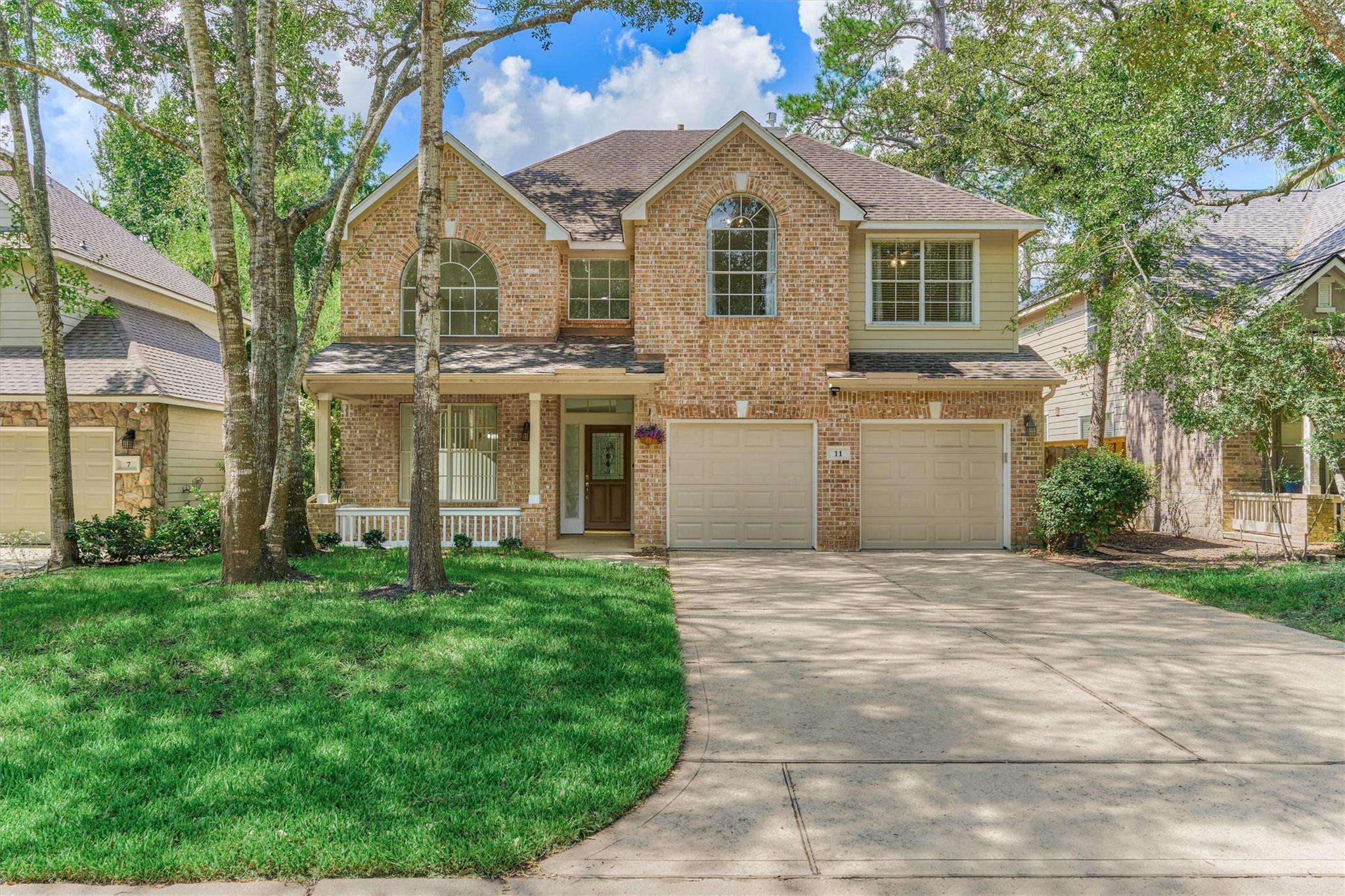 11 Vinca Trl, The Woodlands, TX 77382