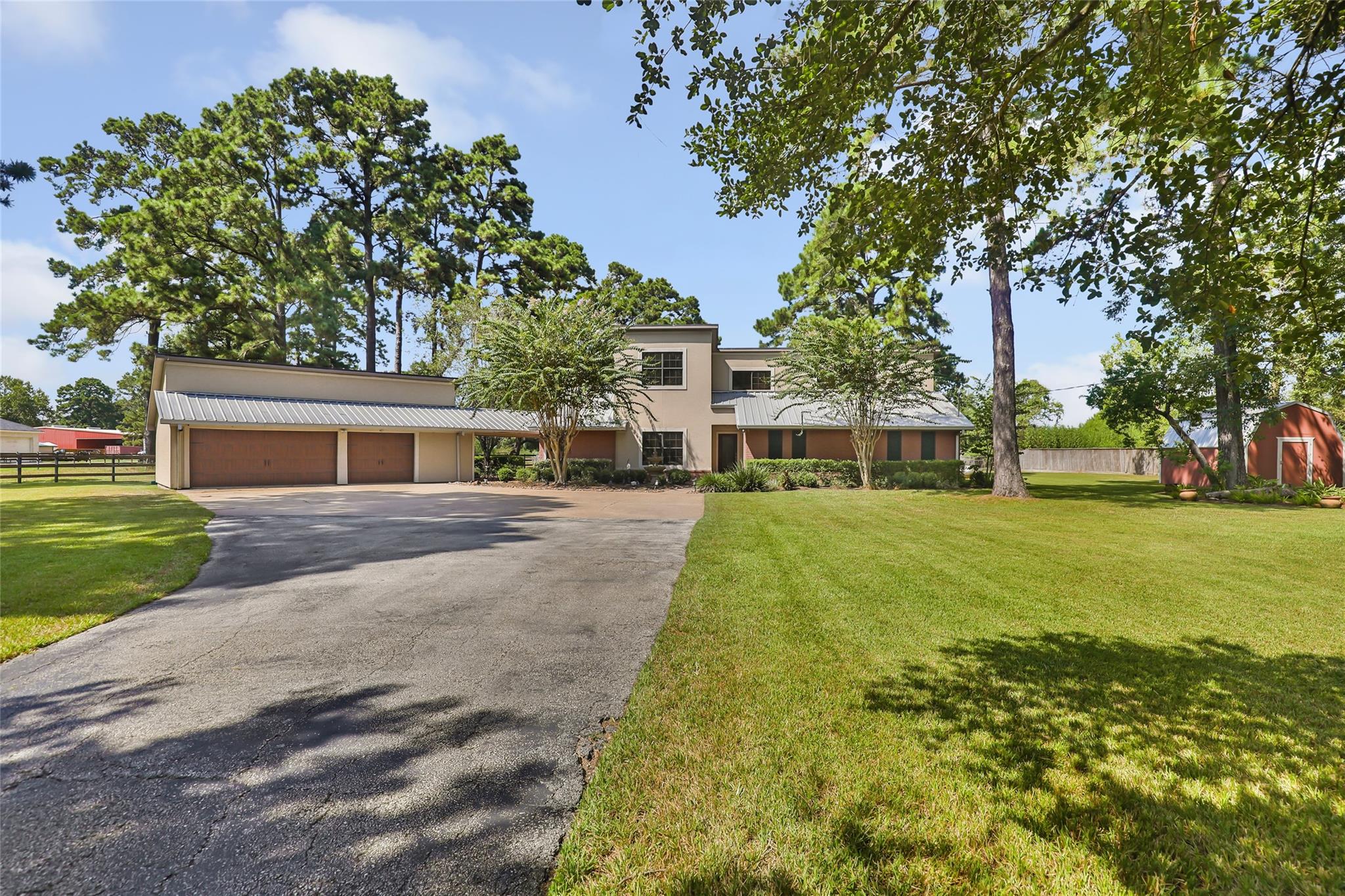1300 Smith Rd, Huffman, TX 77336