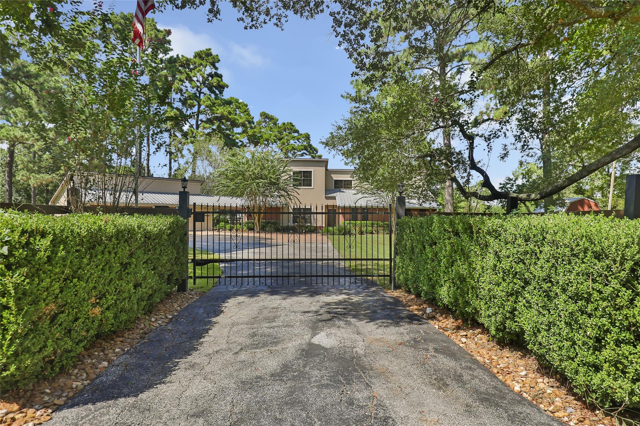 1300 Smith Rd, Huffman, TX 77336 photo