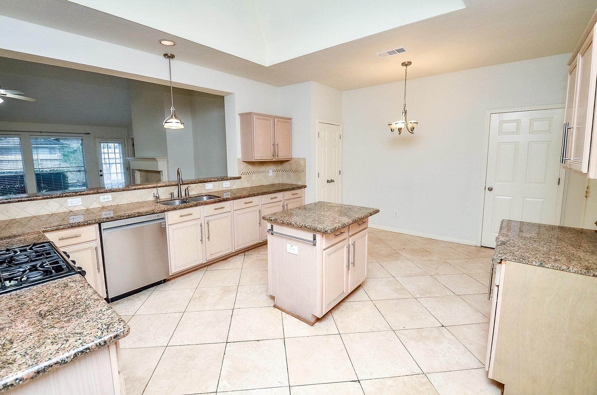 610 High Meadows Dr, Sugar Land, TX 77479 photo
