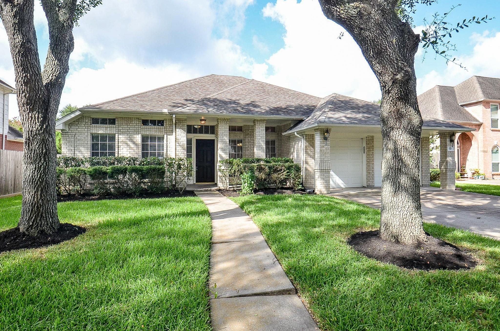610 High Meadows Dr, Sugar Land, TX 77479