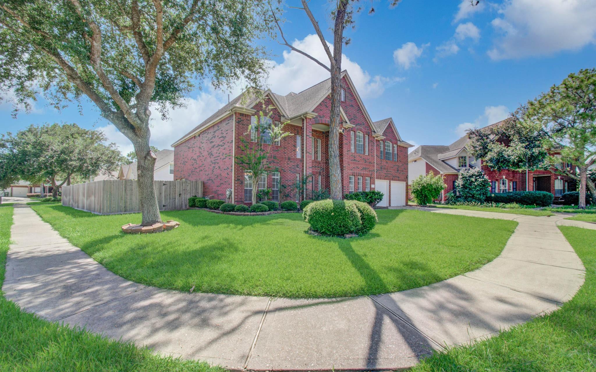 1402 Pine Knot Ct, Pearland, TX 77581 photo