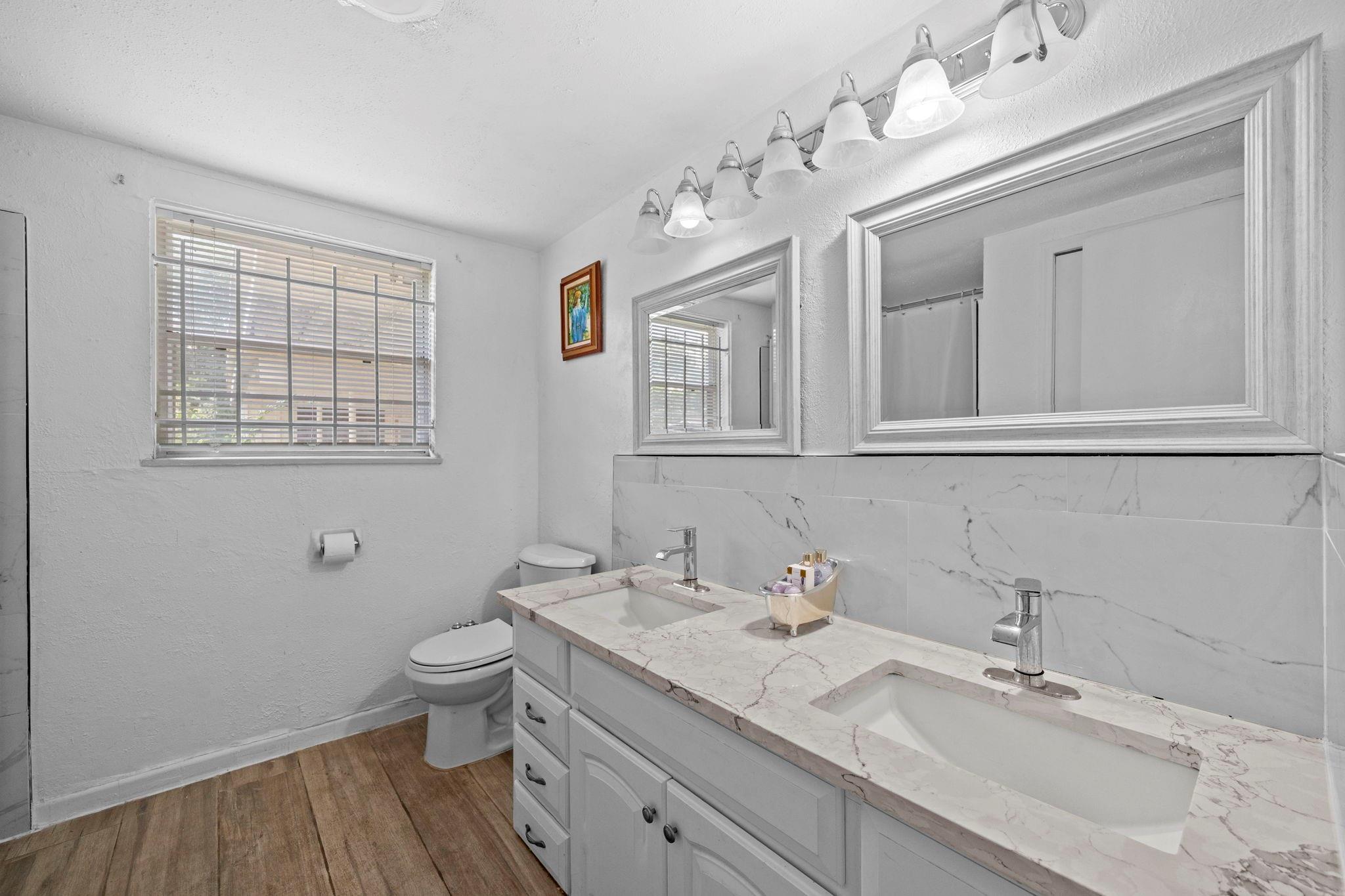 7123 Leader St, Houston, TX 77074 photo
