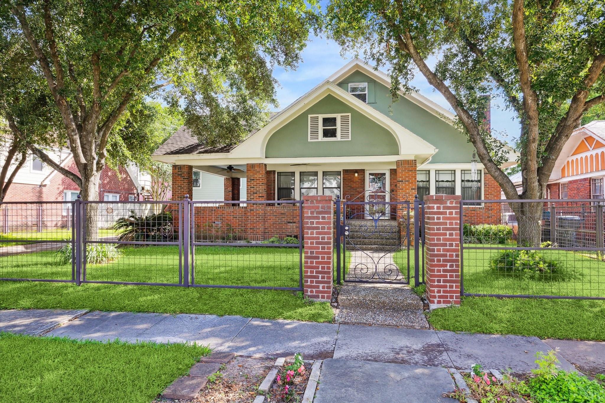2302 Wentworth St, Houston, TX 77004