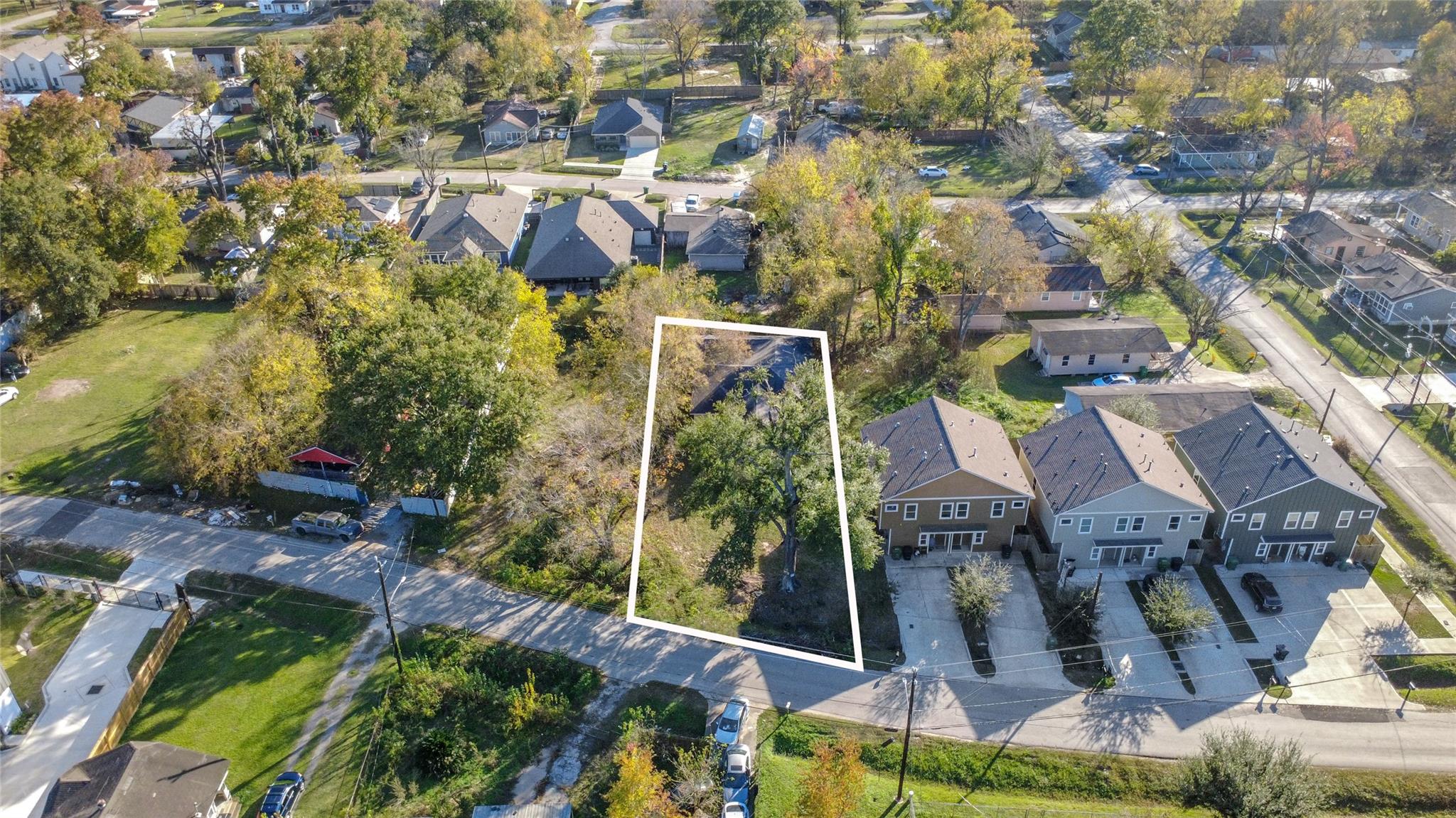 1039 Marcolin St, Houston, TX 77088