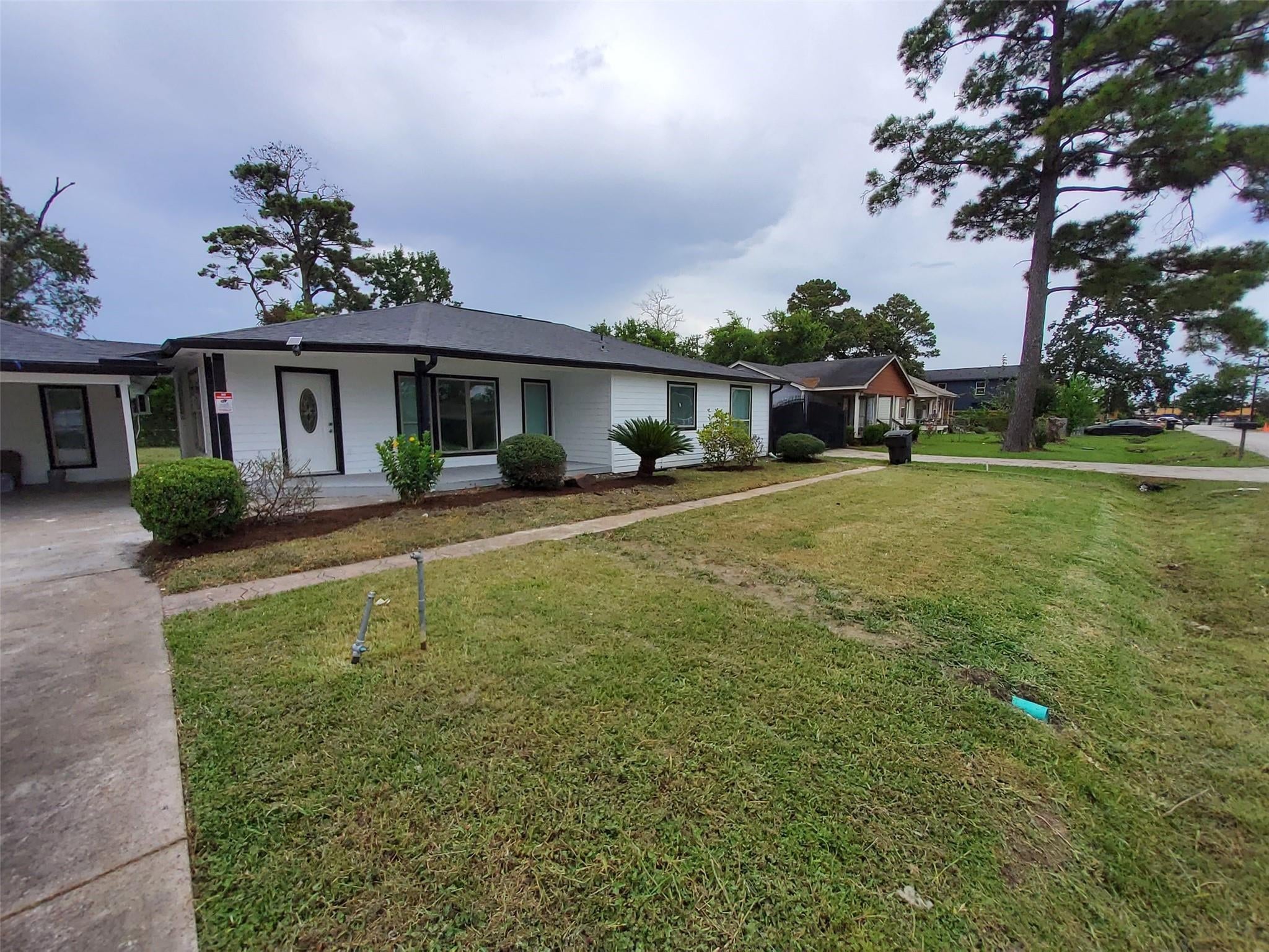 8609 Homewood Ln, Houston, TX 77028 photo