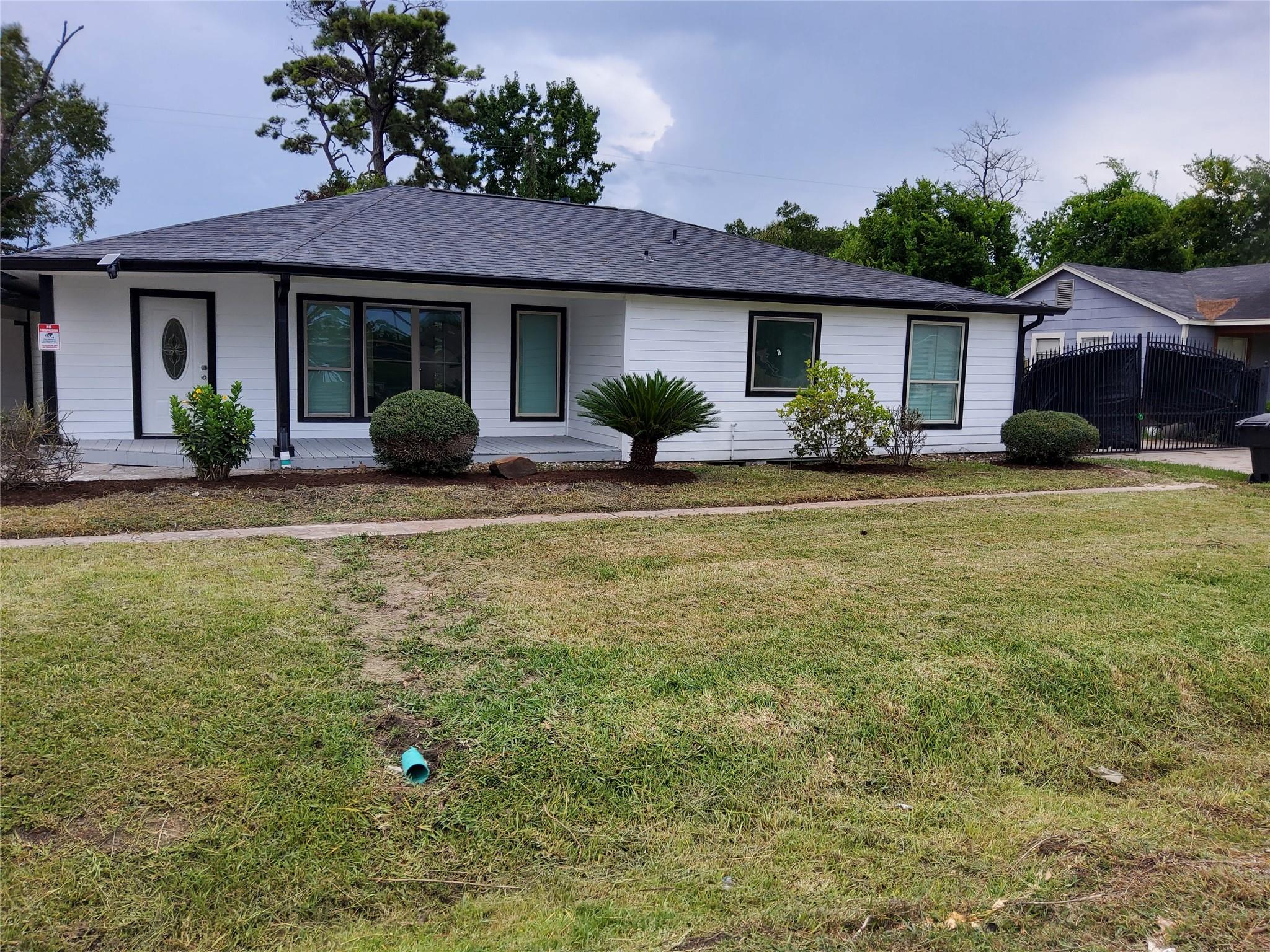 8609 Homewood Ln, Houston, TX 77028 photo