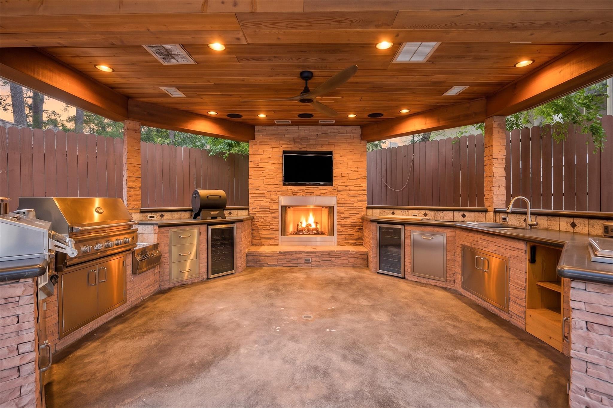 8106 Twining Oaks Ln, Spring, TX 77379 photo