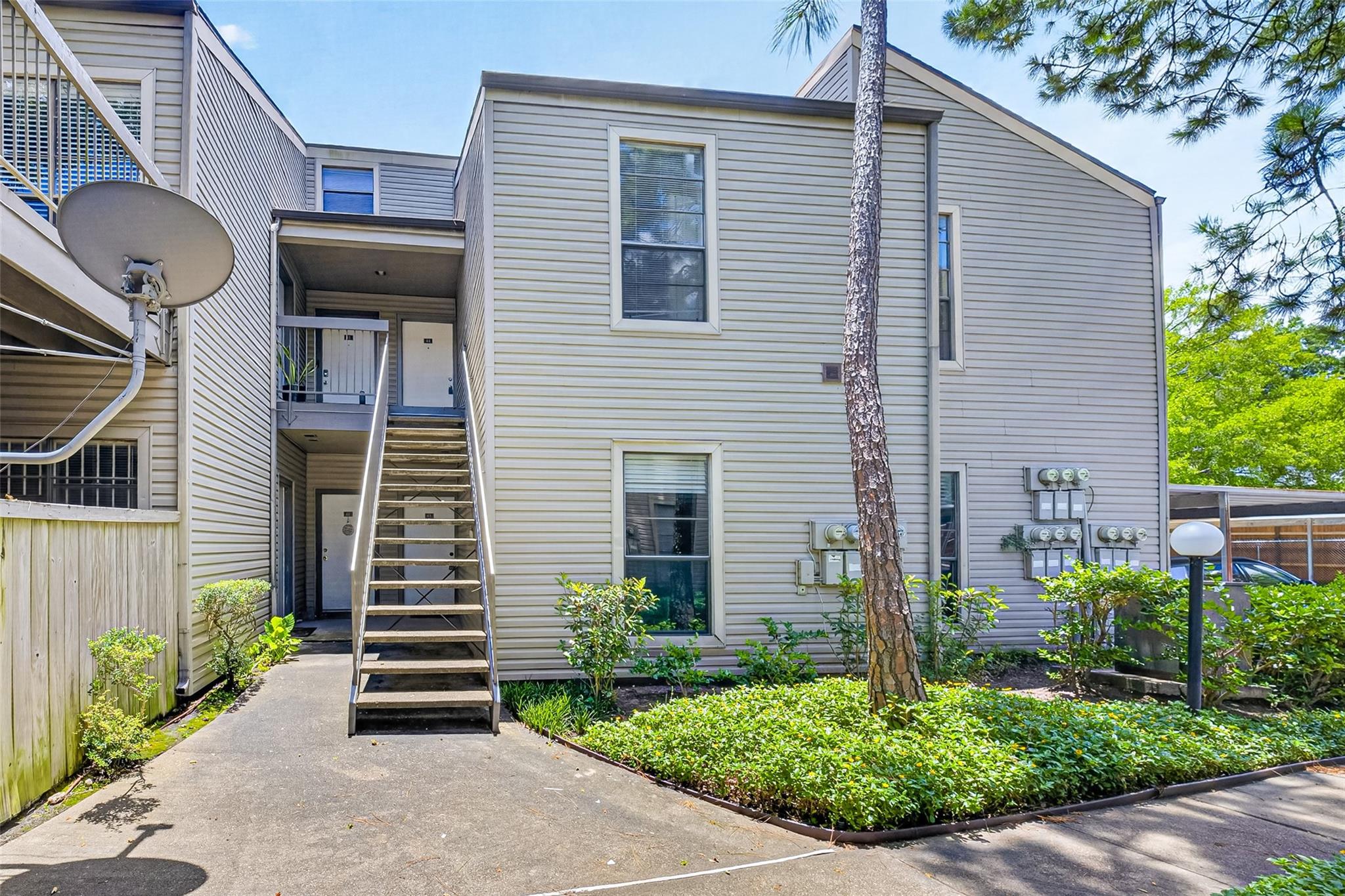 9707 Richmond Ave, Houston, TX 77042
