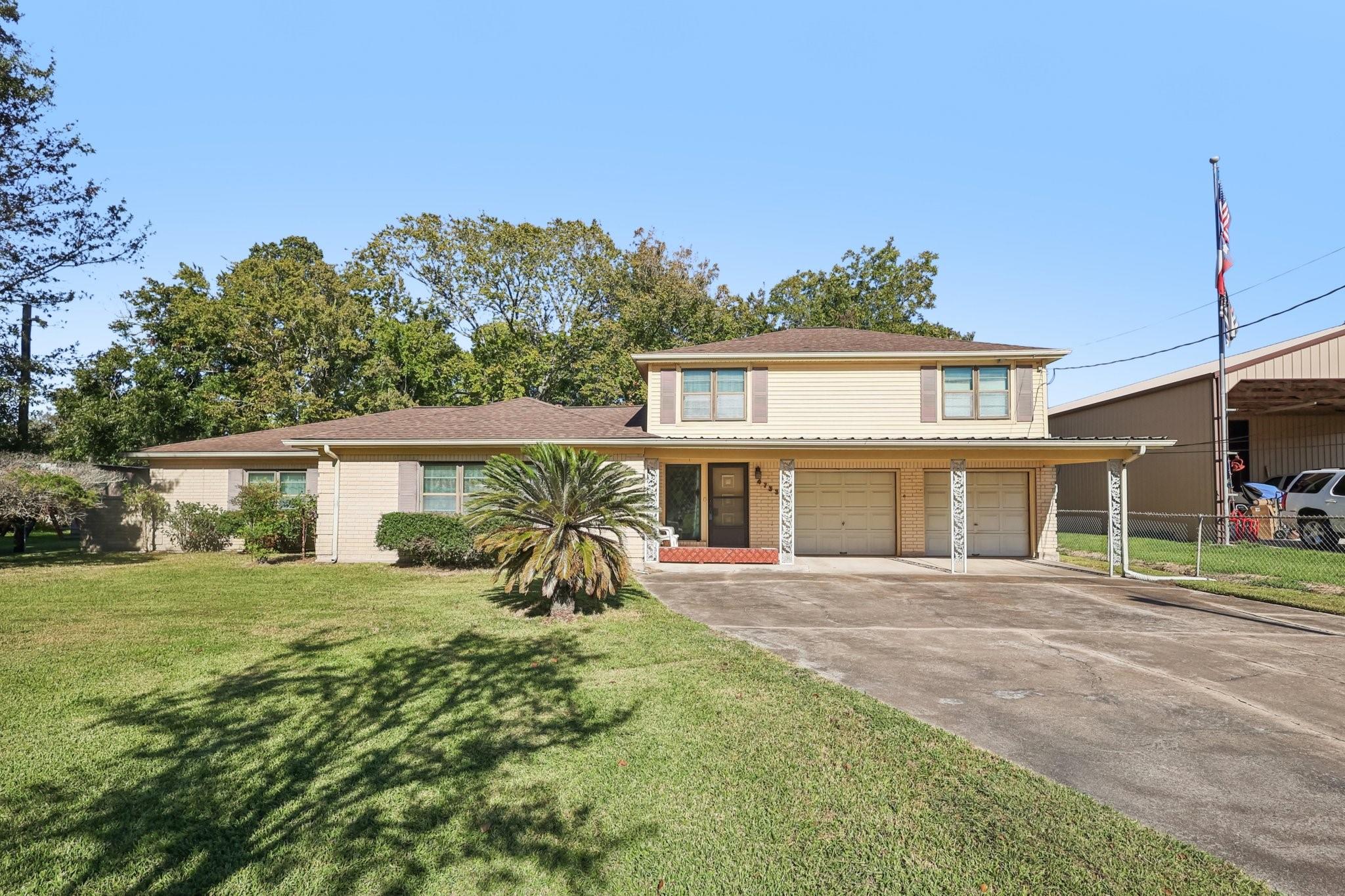 4733 Oleander St, Bacliff, TX 77518