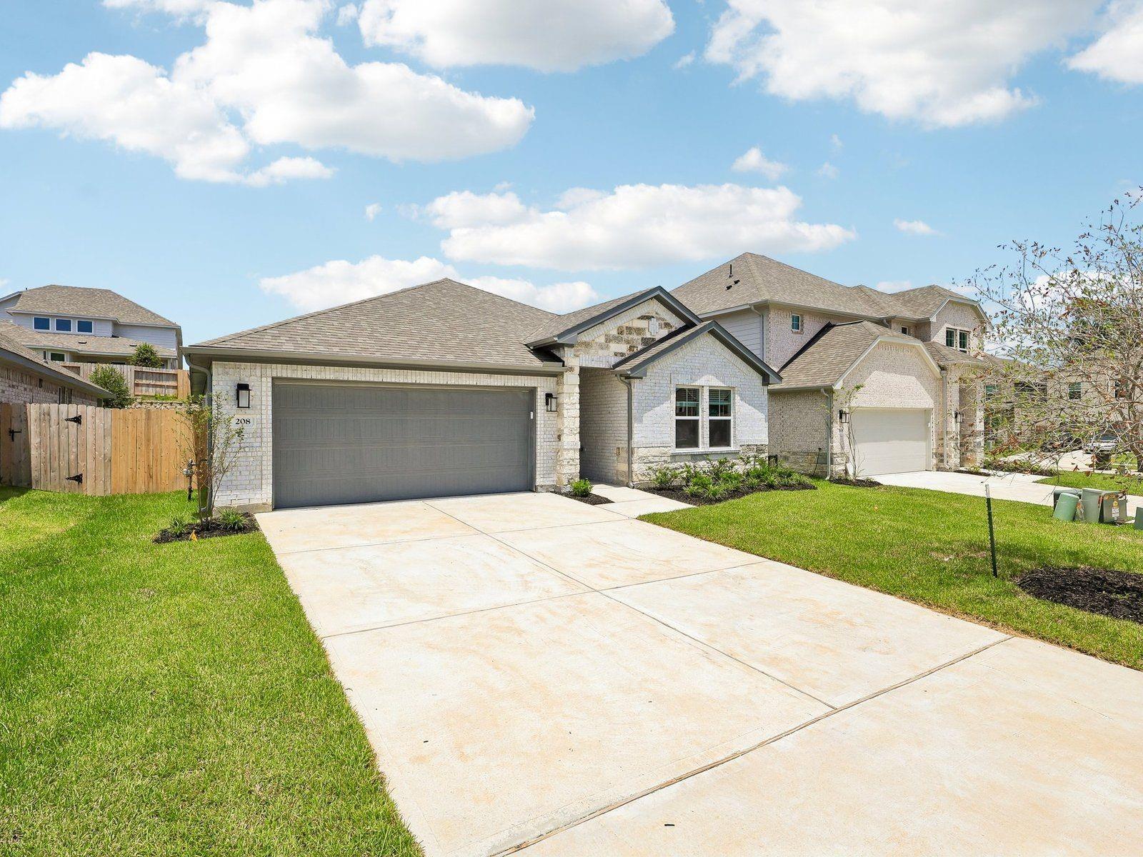 208 Raine Manor Ct, Montgomery, TX 77316