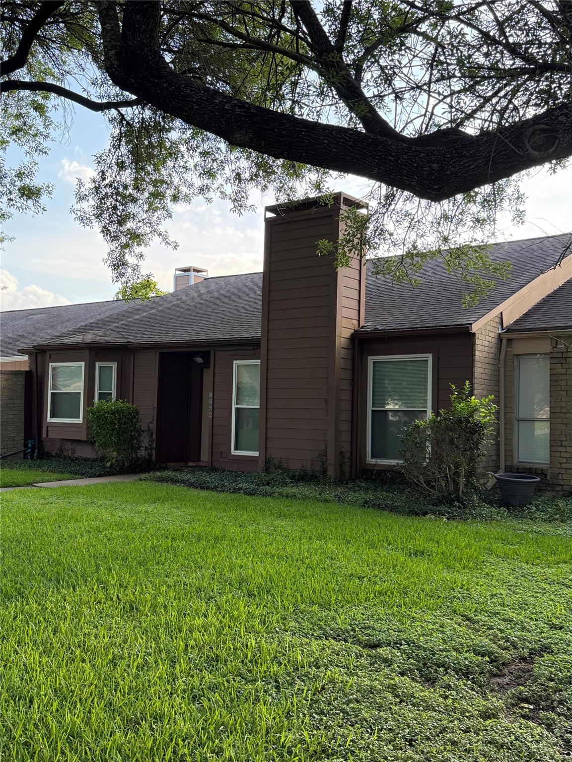 8652 Maplecrest Dr, Houston, TX 77099